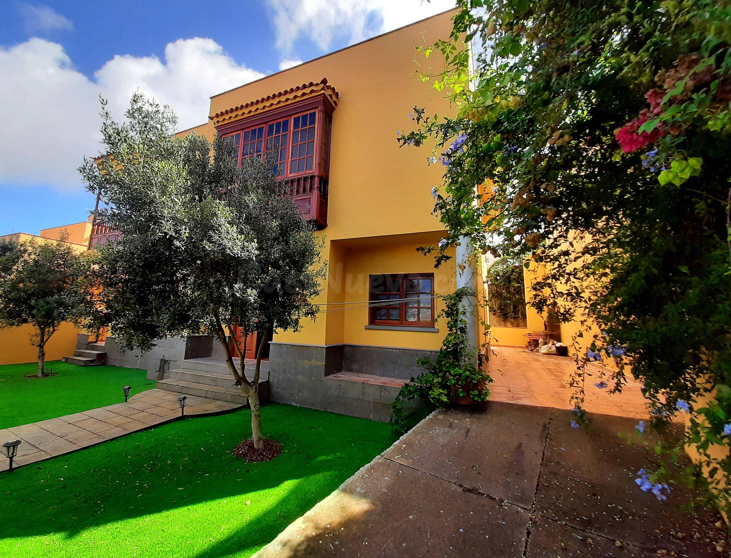 CHALET EN ZONA RESIDENCIAL CON ESPECTACULARES VISTAS, EQUIPADO Y AMUEBLADO. CASERIO DE ARUCAS