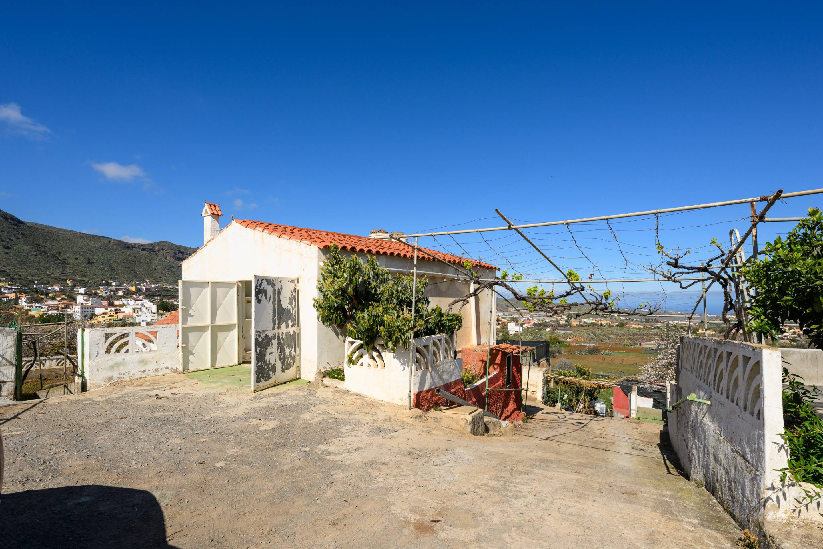 Gran finca de 5.500 m2 con casa independiente en Las Vegas de Valsequillo – Posibilidad de dos viviendas