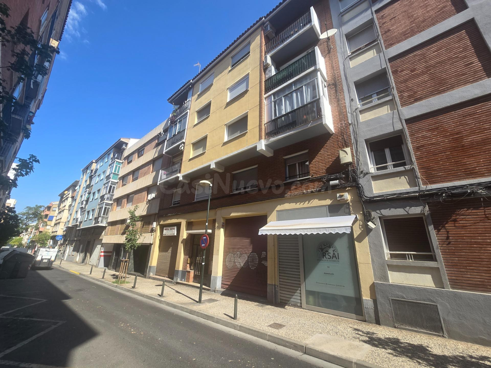Piso de 53m2 útiles para REFORMAR. Distribuido en dos dormitorios, salón con terraza, cocina, baño y trastero