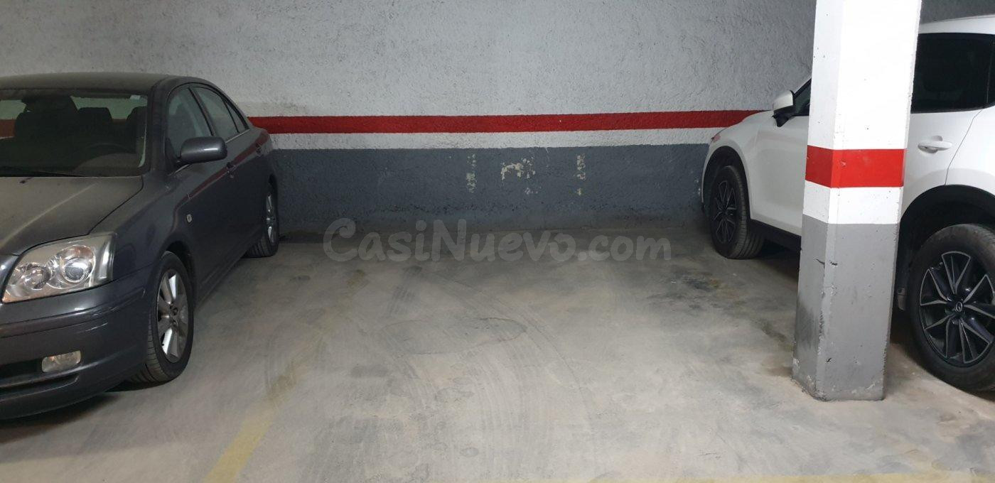 PARKING a tan solo 50 metros de la Estación de Renfe Castelldefels