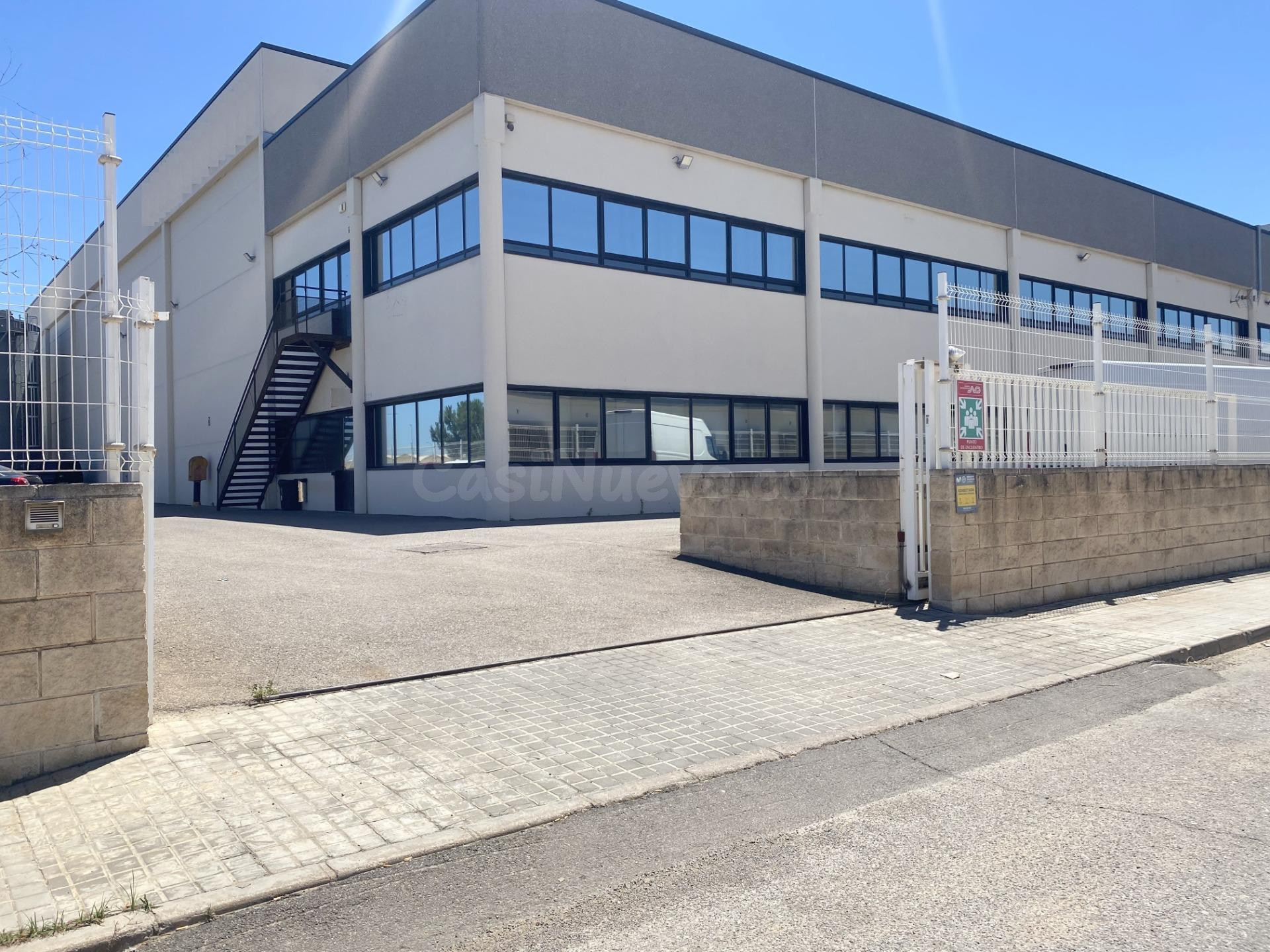 Local para oficinas en Riba-Roja de Turia situado junto a cruce A3 con A7