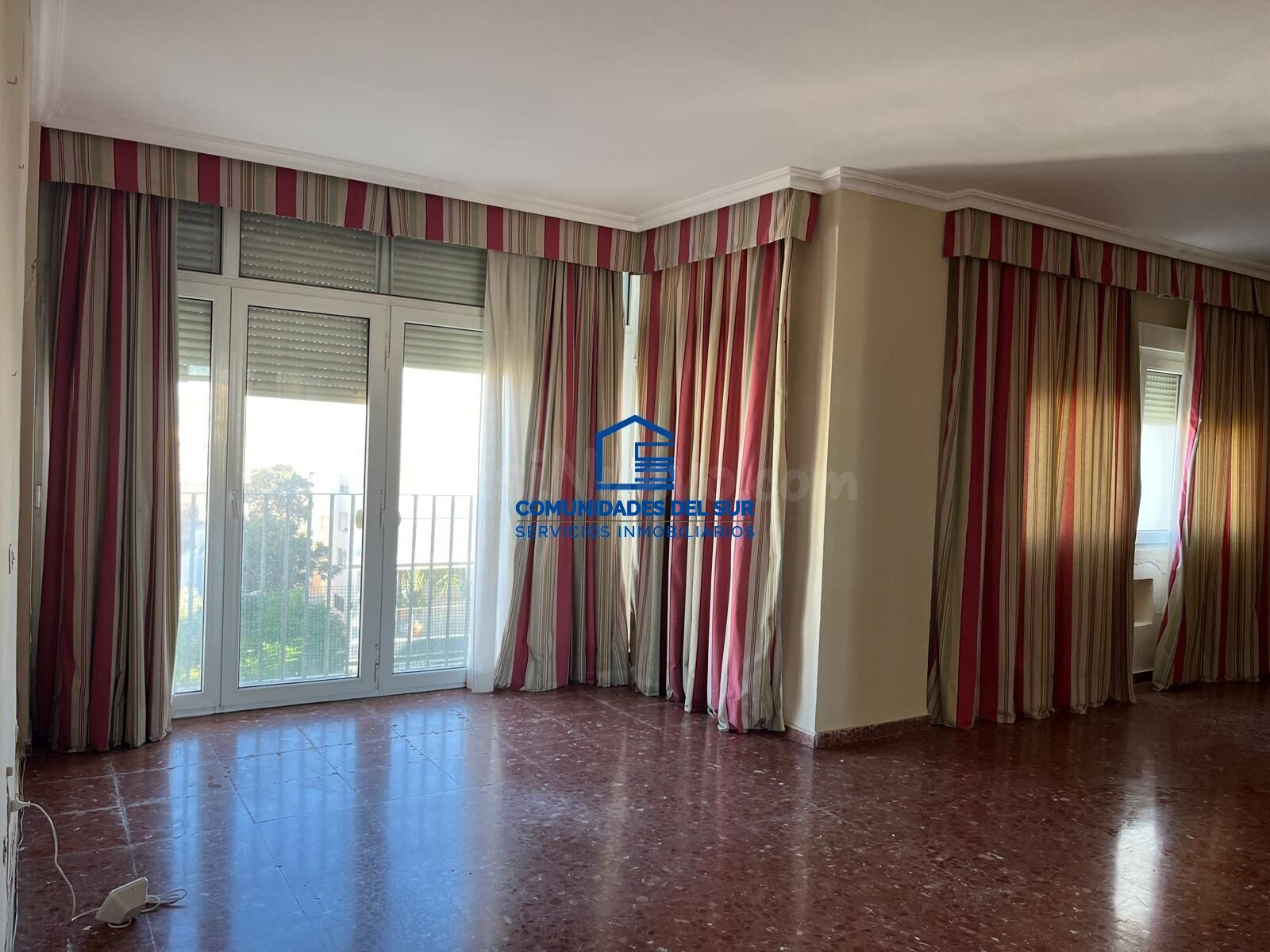 Magnifico piso en venta en Bahía Blanca con vistas despejadas y mucha luz natural.