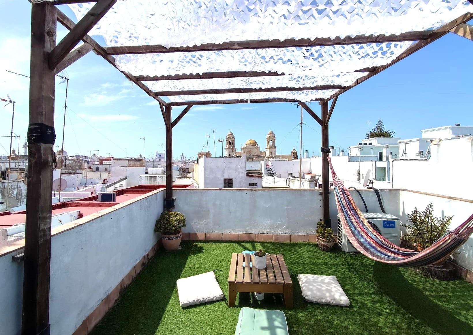 Ático Exclusivo con Terraza Privada de 40 m2 y Licencia Turística. Reforma Integral