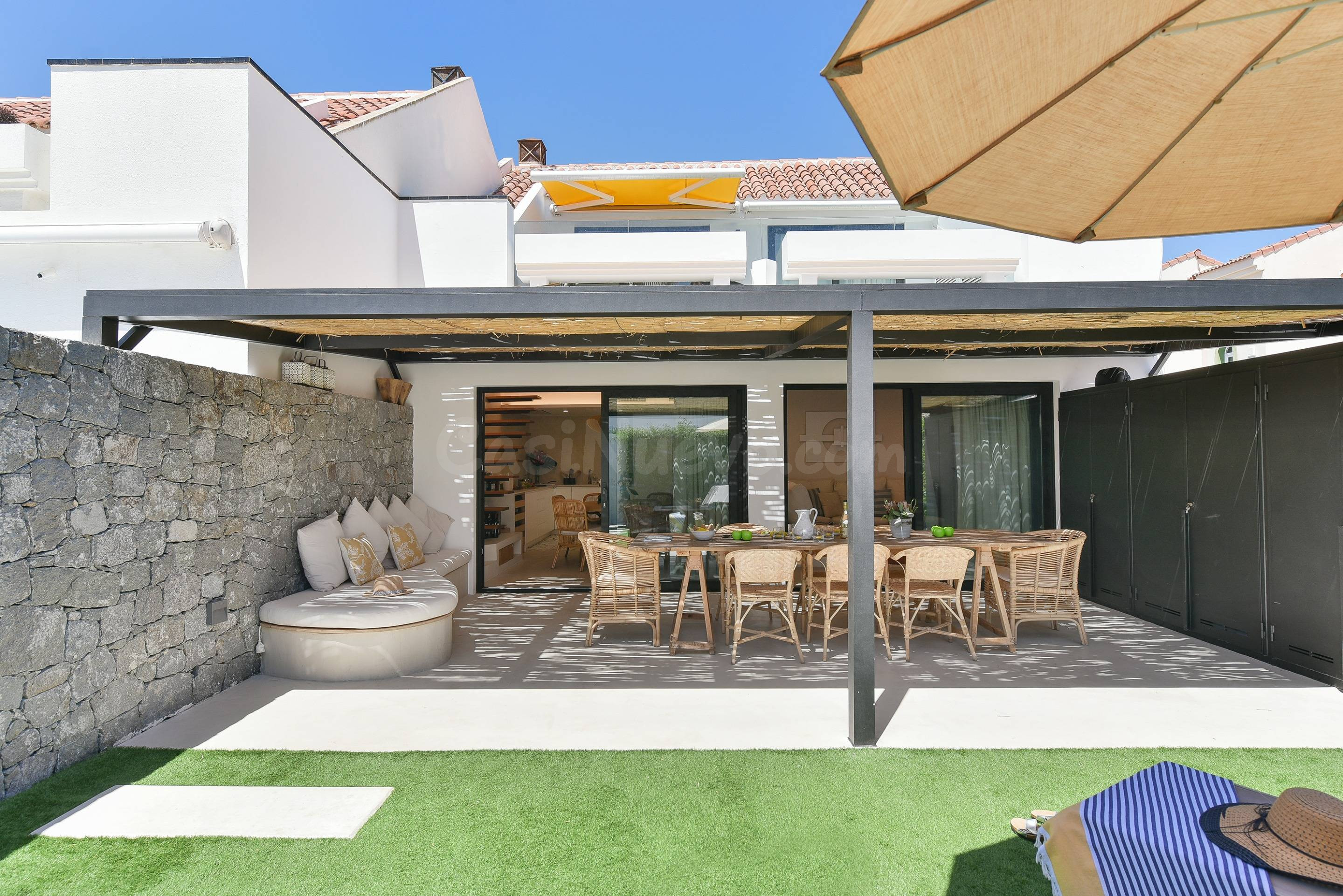 Espectacular bungalow de lujo en alquiler con jardín privado y piscina en Pasito Blanco  ENGLISH