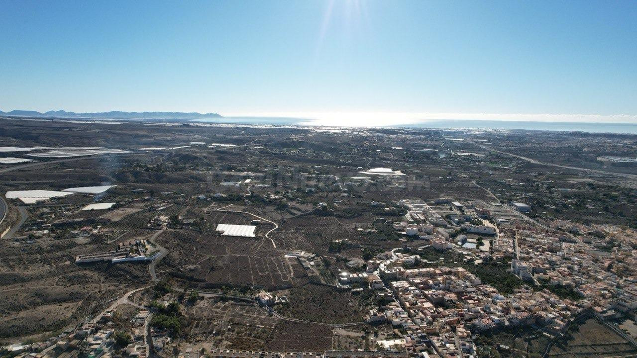 VENDE Finca en PECHINA próxima a la AUTOVÍA con cabida de 3 hectáreas.