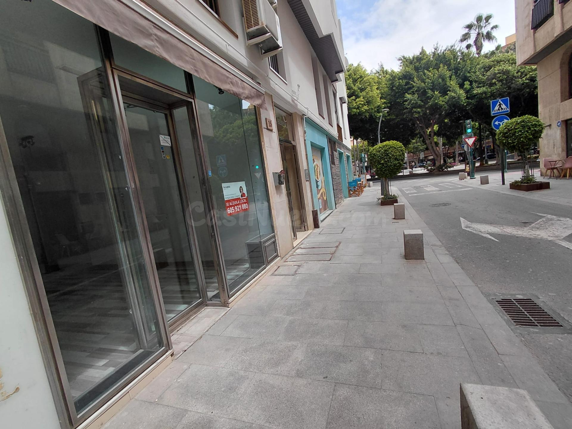 TU NEGOCIO, ALQUILER DE LOCAL COMERCIAL,  CON SOTANO, 2 BAÑOS , EN PLENO CENTRO .. LO QUE BUSCABAS ESTA AQUI!