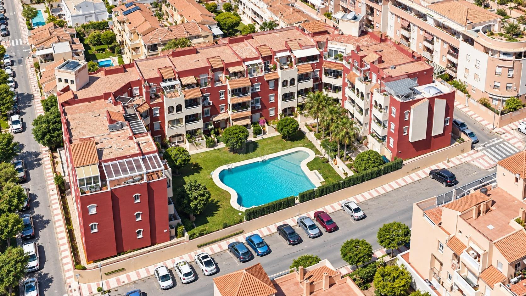 ALQUILER DE TEMPORADA EN AGUADULCE | 2 DORMITORIOS, TERRAZA, PISCINA Y ZONAS VERDES
