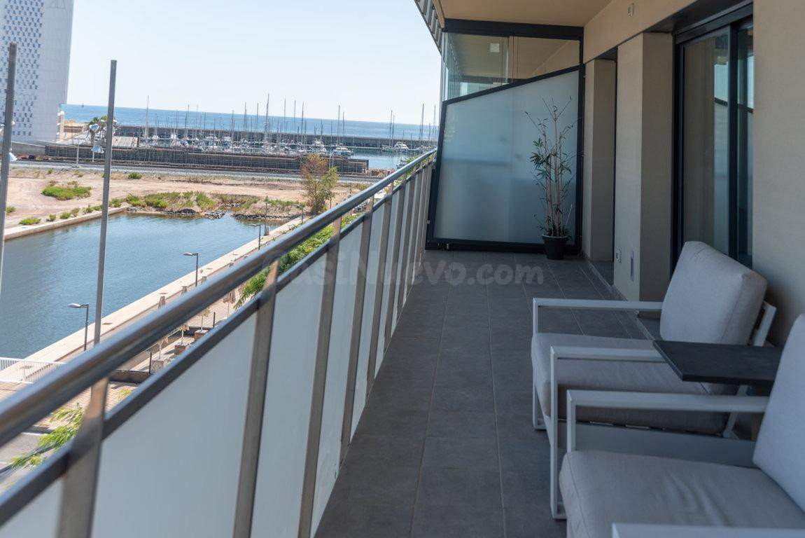 Piso de 3 habitaciones, 2 baños, Parking, trastero y Piscina Comunitaria en El Canal de Badalona
