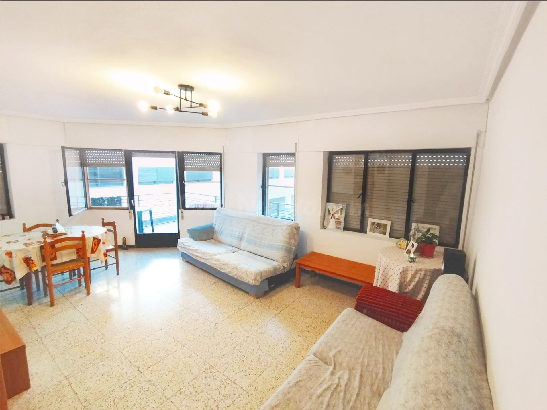 Piso amplio en San Blas – 4 habitaciones con terraza y balcón