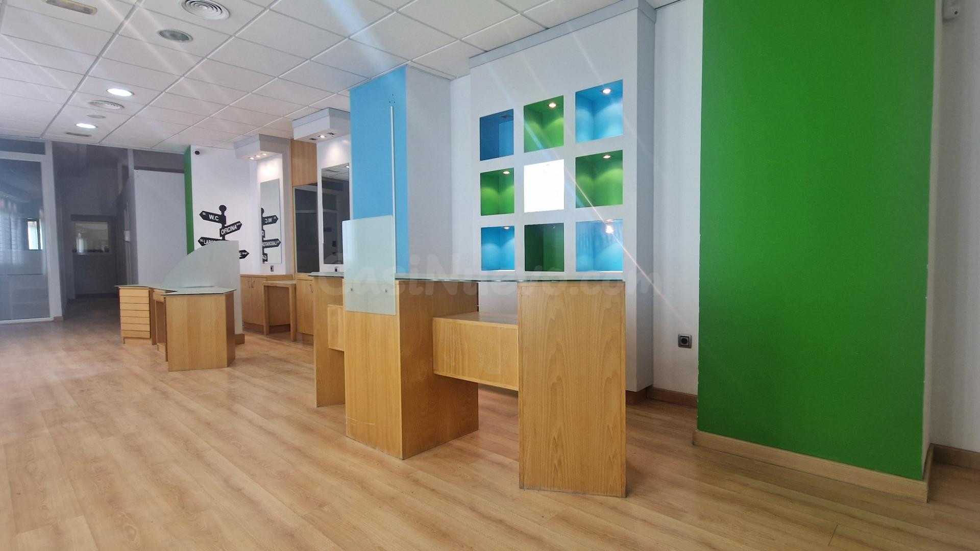 Amplio local comercial en alquiler y venta en pleno centro de Jerez