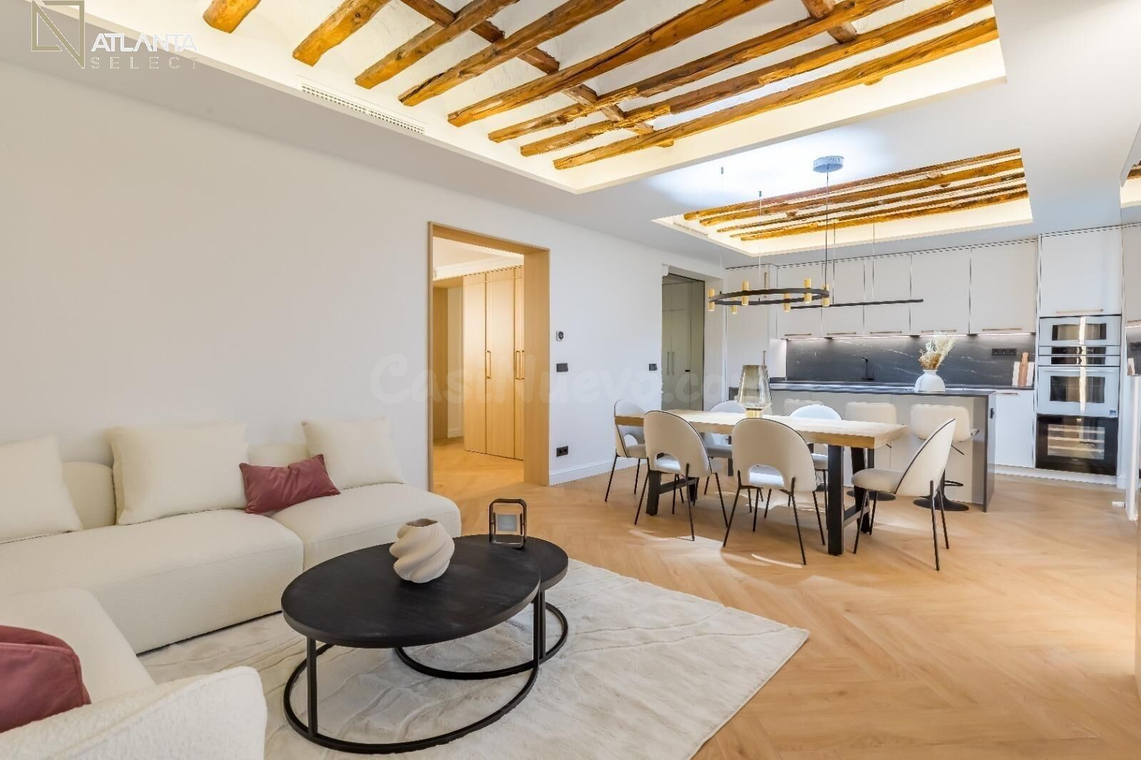MODERNO PISO DE 3 DORMITORIOS Y 3 BAÑOS EN TRAFALGAR, CHAMBERÍ