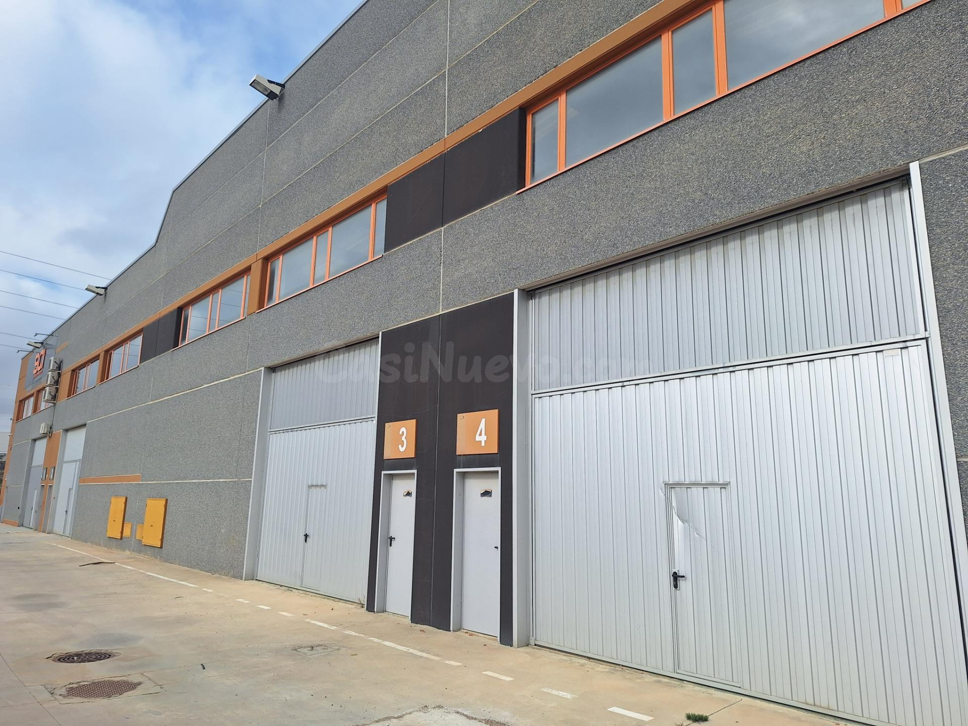 A la venta conjunto de cuatro naves industriales en Empresarium.