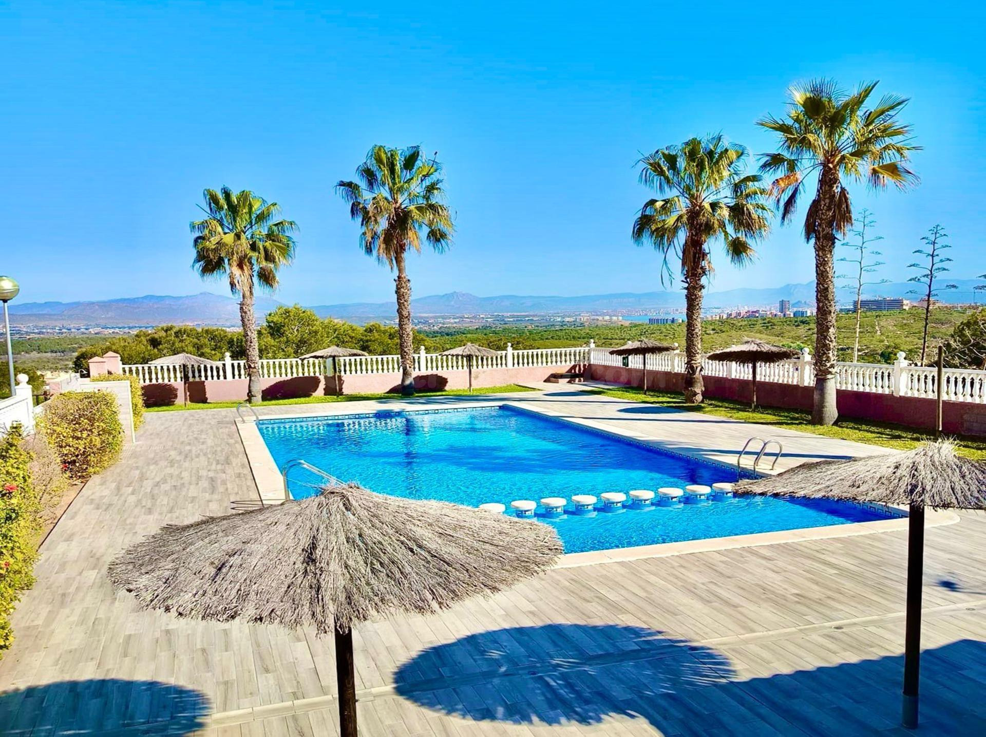 Bungalow en venta en Monte y Mar Alto, Gran Alacant con sótano independiente, terraza y piscina cerca del mar
