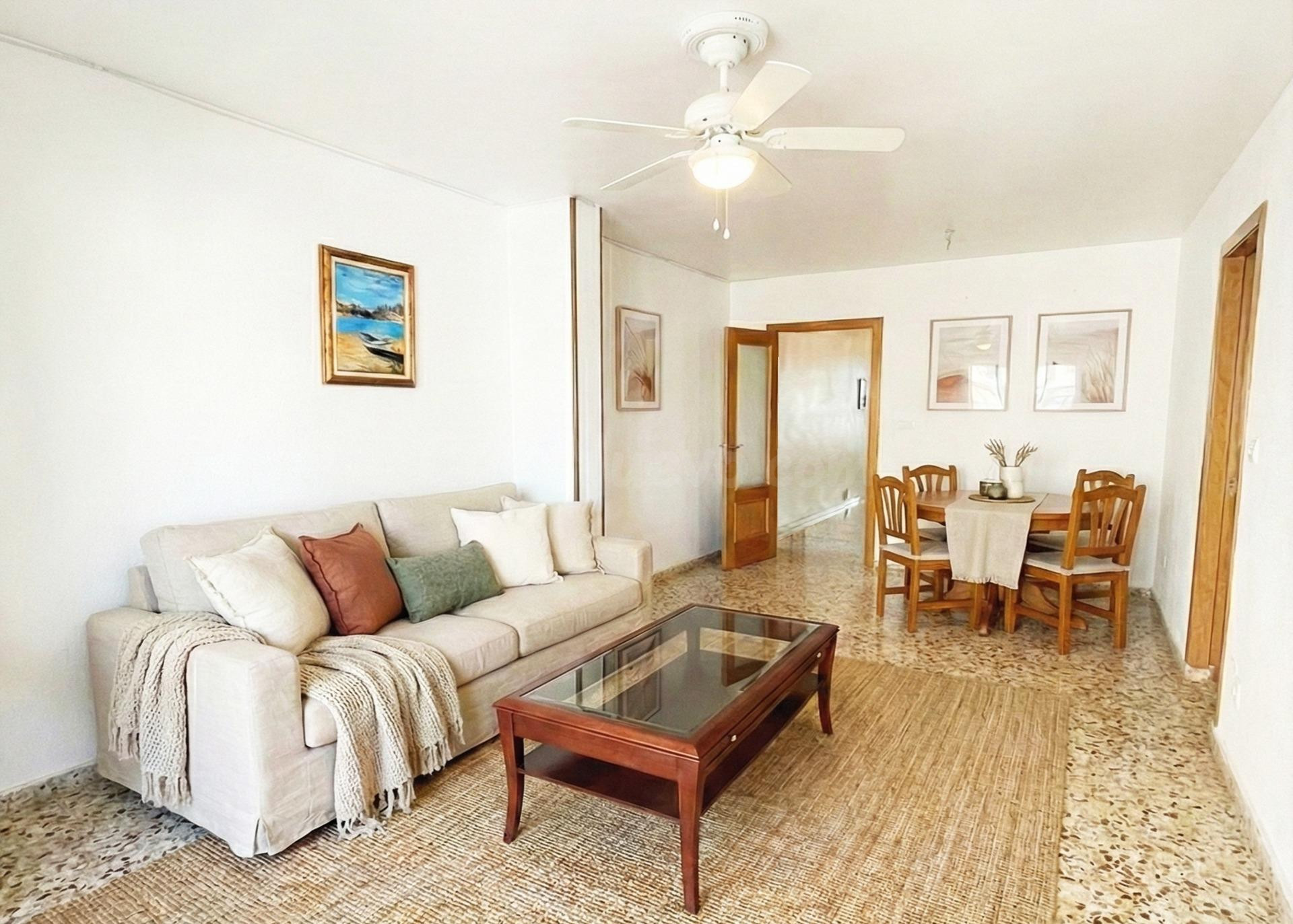 Piso en venta en Torrevieja centro cerca de la playa | 4 dormitorios, ascensor y balcón
