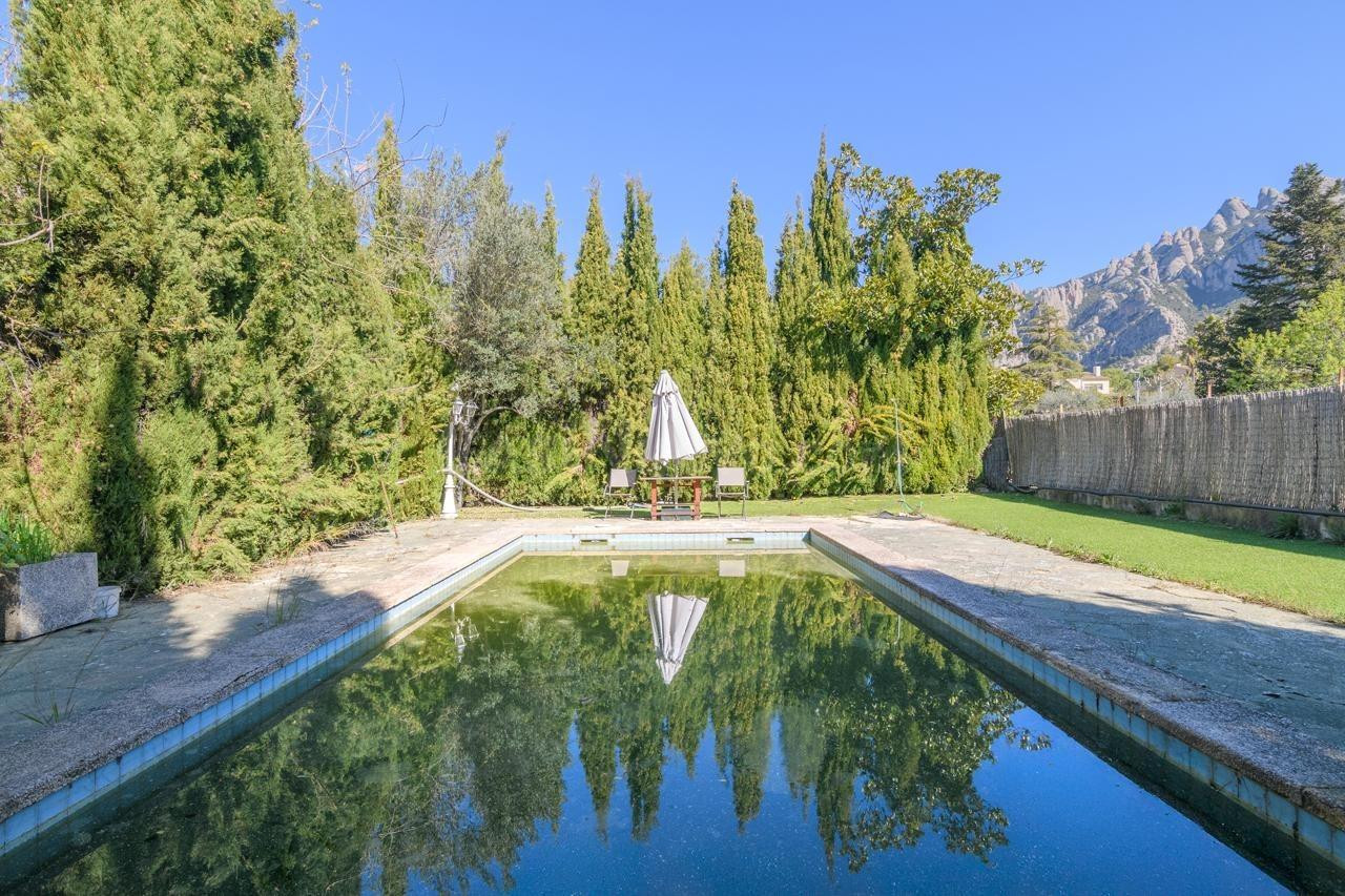 CASA DE 1774 m2 DE PARCELA, PISCINA Y PISTA DE TENIS EN VENTA EN COLLBATÍ