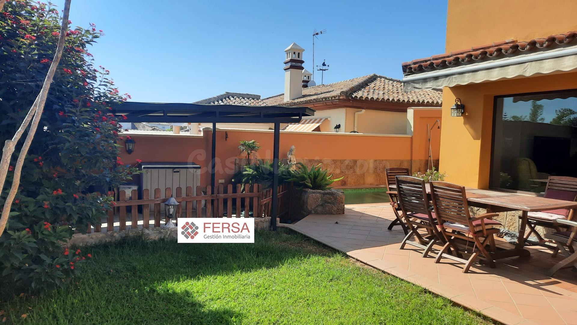 CHALET PAREADO A LA VENTA EN LA ZONA DE EL CARMEN - CUATRO PINOS