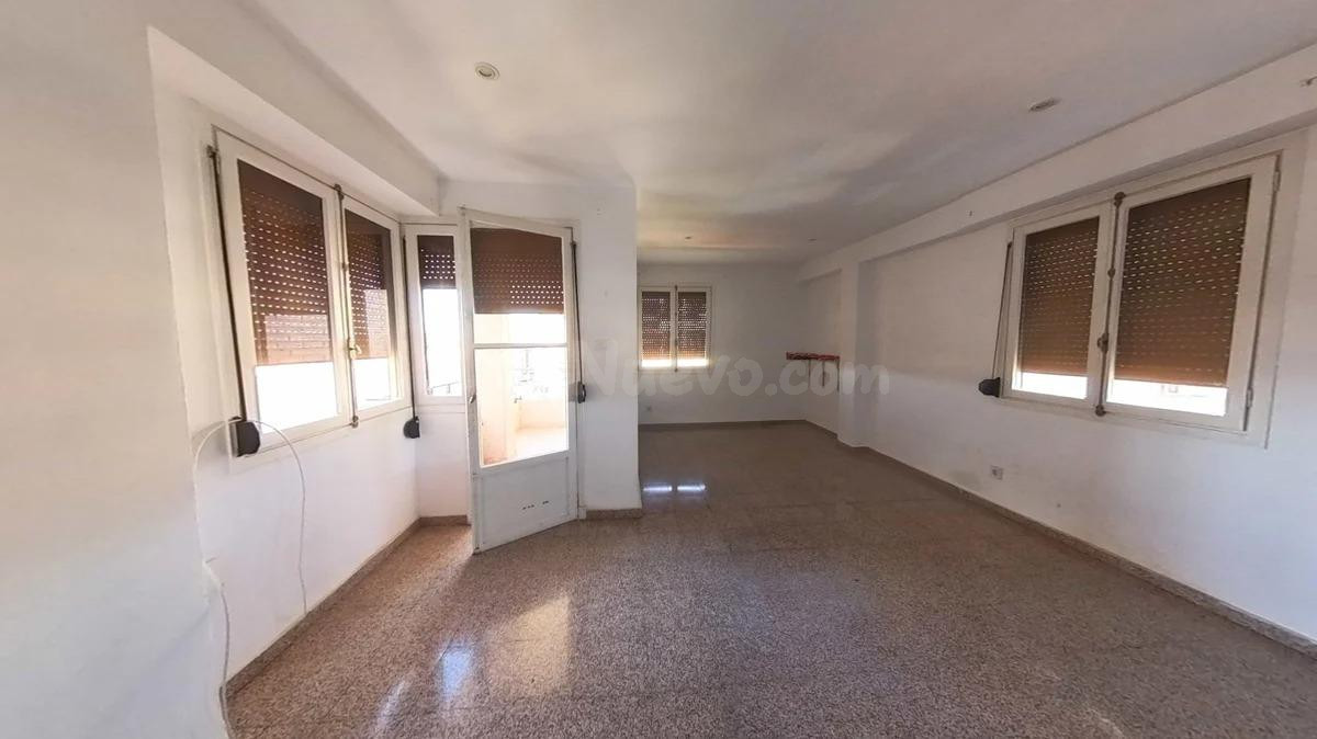 Amplia vivienda con terraza en Alicante – Vivienda de Protección Oficial