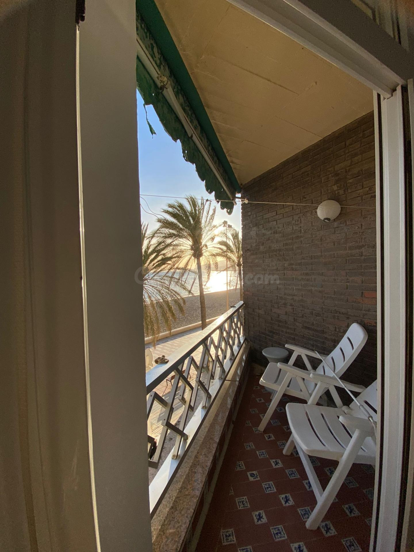 Pisos en Almería Zapillo Primera Línea Playa: Dos Dormitorios, Baño y Aseo, Dos Terrazas con Vistas al Mar