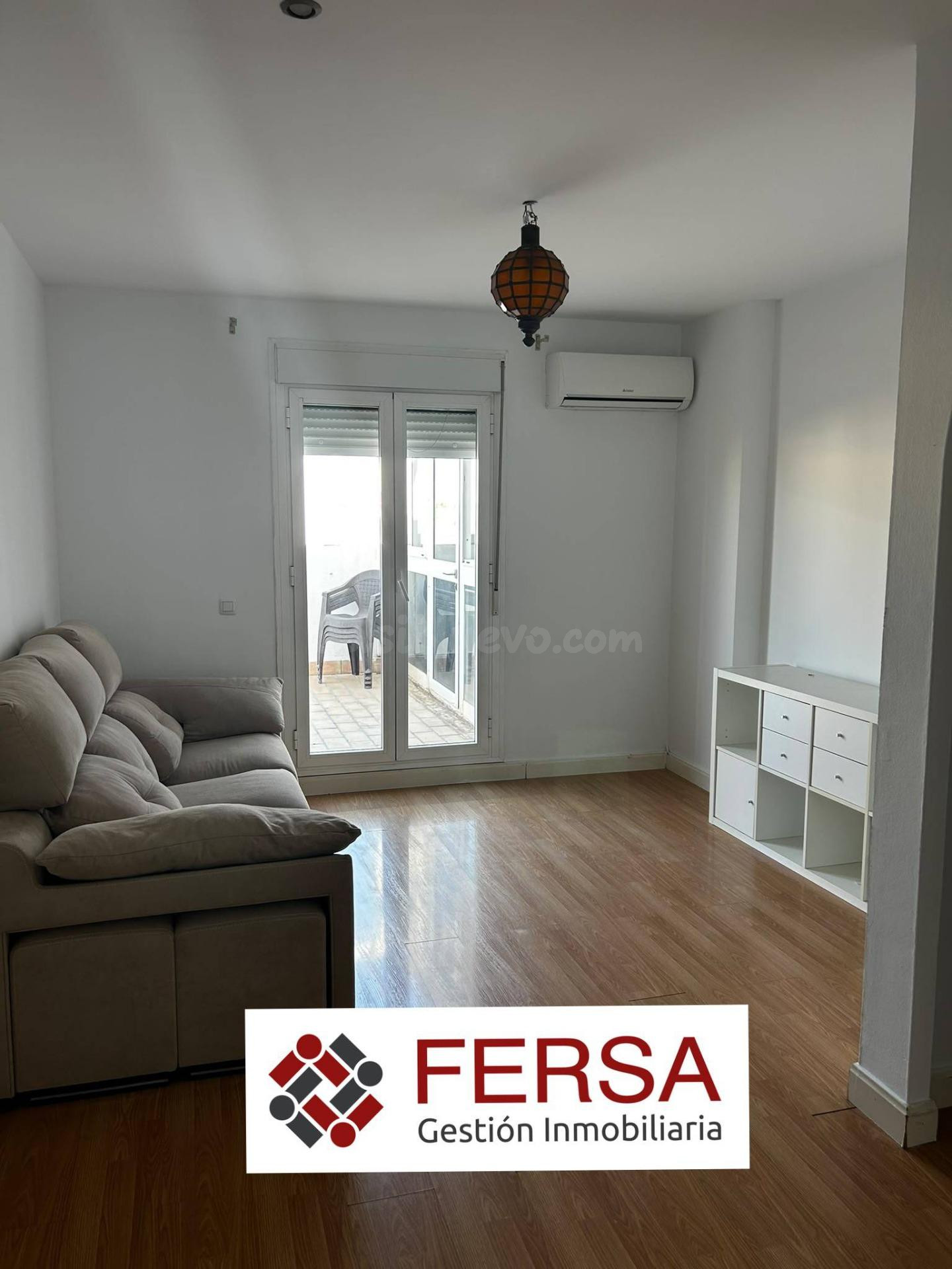 ACOGEDOR ÁTICO CON GRAN TERRAZA EN ALQUILER EN LA ZONA DEL J - foto 3
