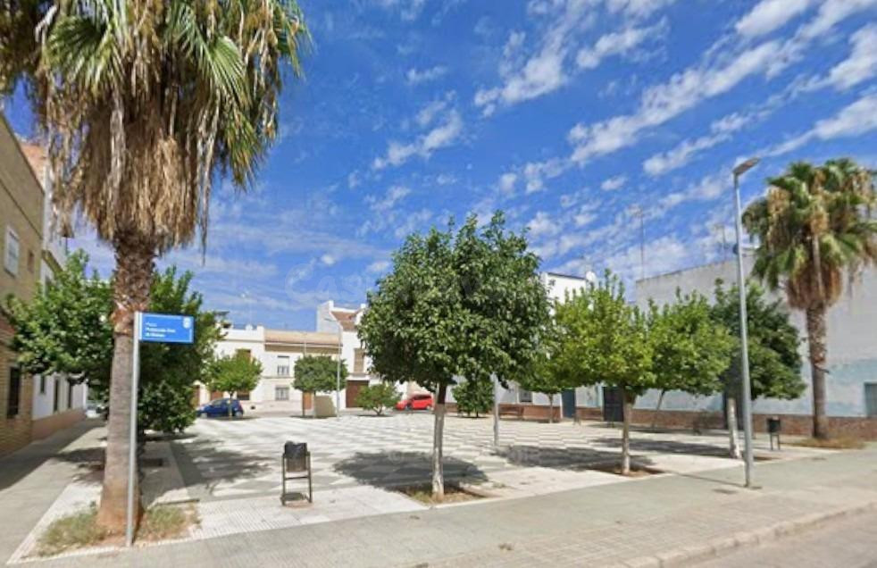 CASA ADOSADA OCUPADA A LA VENTA EN C/ALCALA DEL RIO -BRENES - SEVILLA