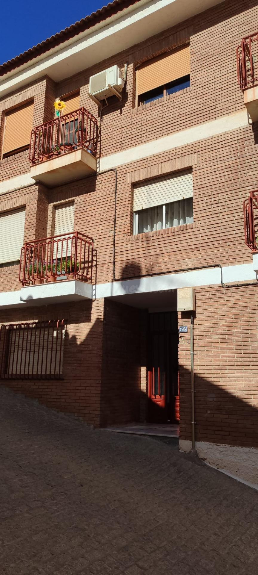 VENTA DE PISO DE PLANTA BAJA EN SERÓN ( ALMERÍA ) CON DOS PLAZAR DE GARAJE.