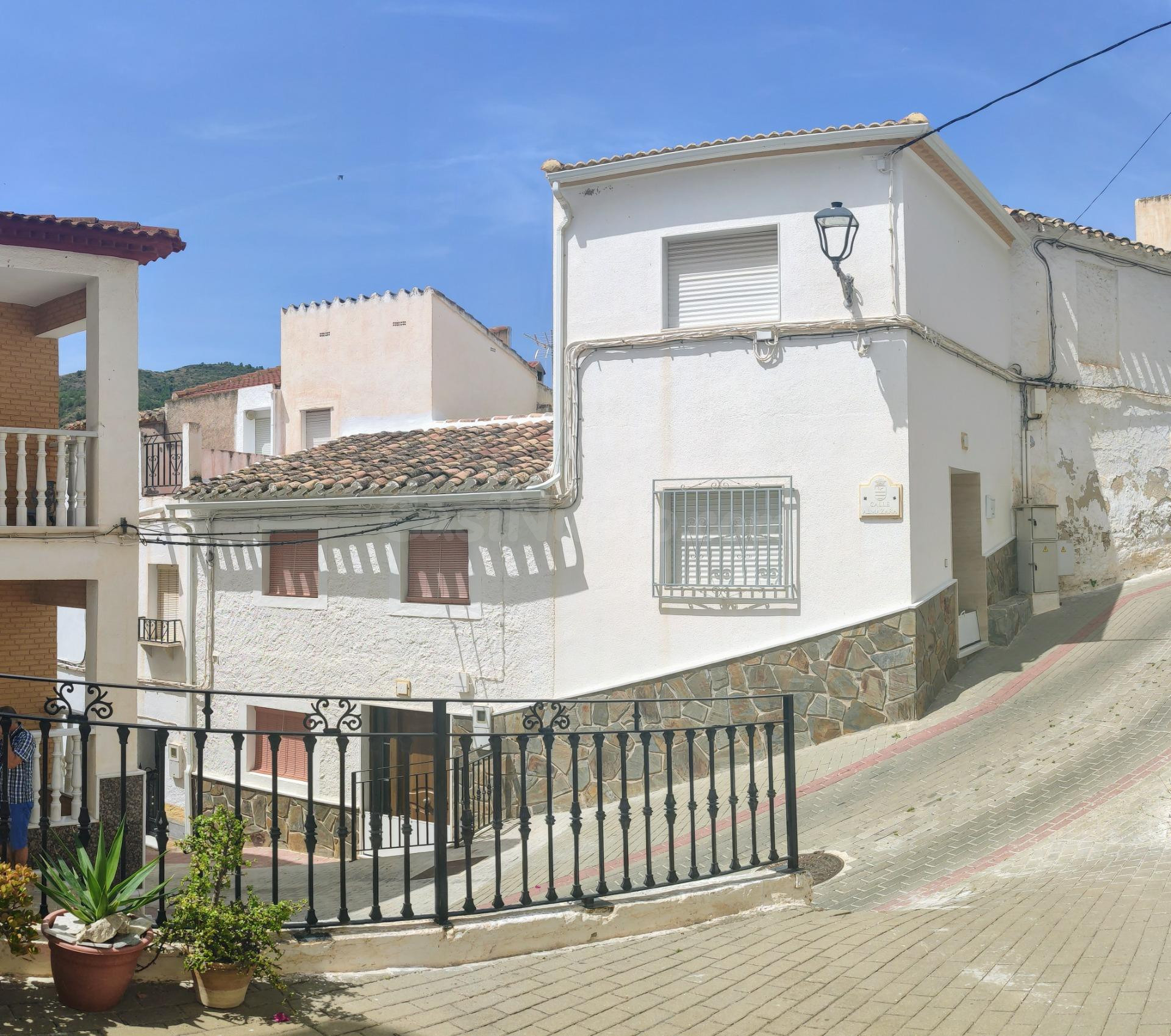 LIJAR  ( ALMERÍA ). VENTA DE 2 CASAS INDEPENDIENTES EN UNA P