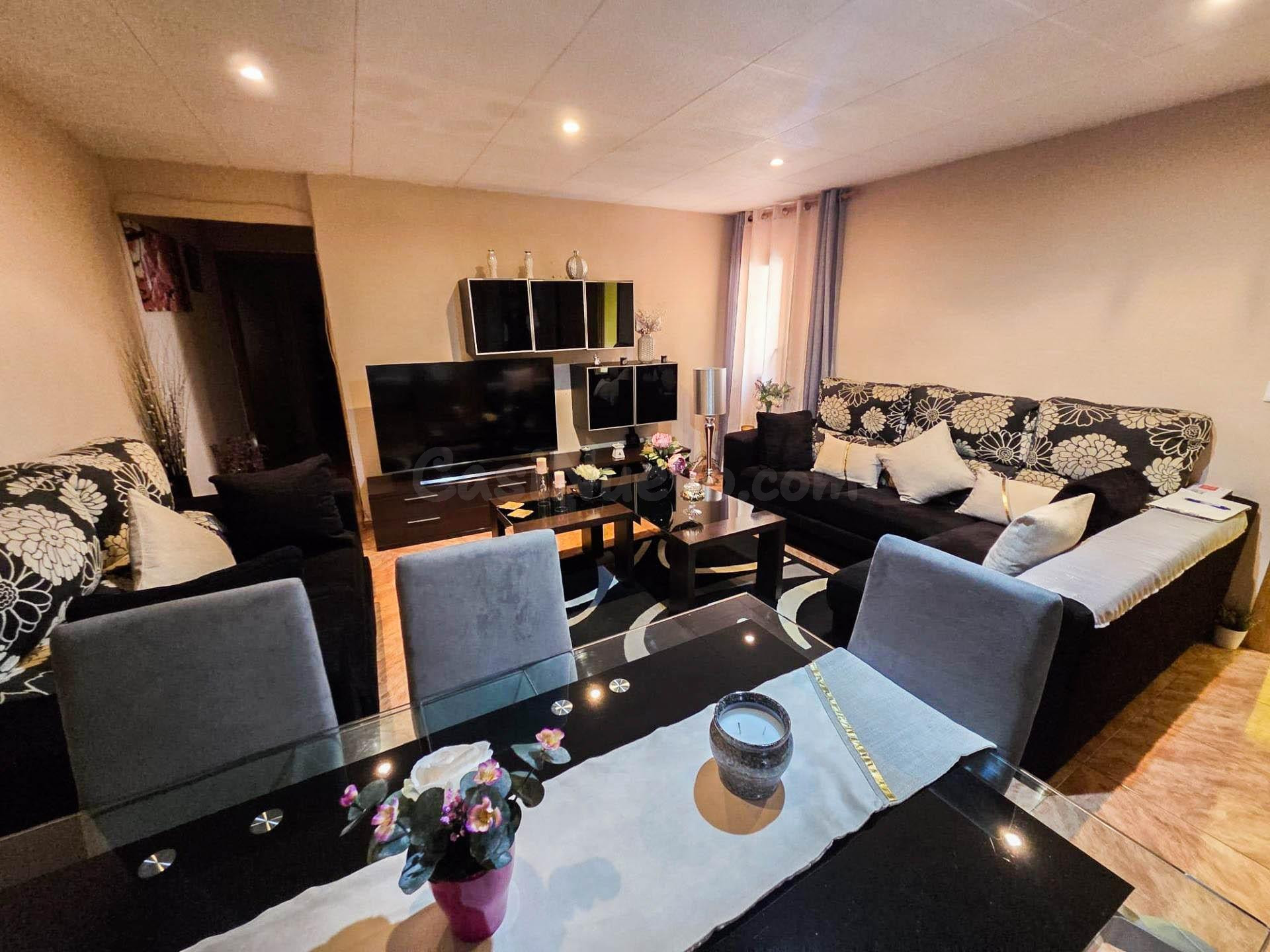 Casa con tres viviendas independientes en venta en La Vila de Martorell