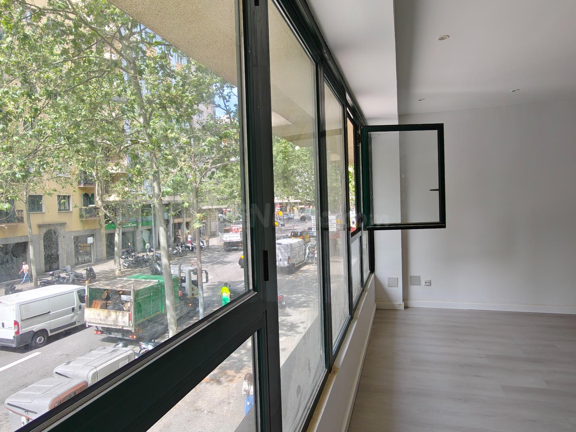 VIVIENDA TOTALMENTE REFORMADA en el barrio de Sant Antoni cerca de Gran Vía de Les Corts Catalanes