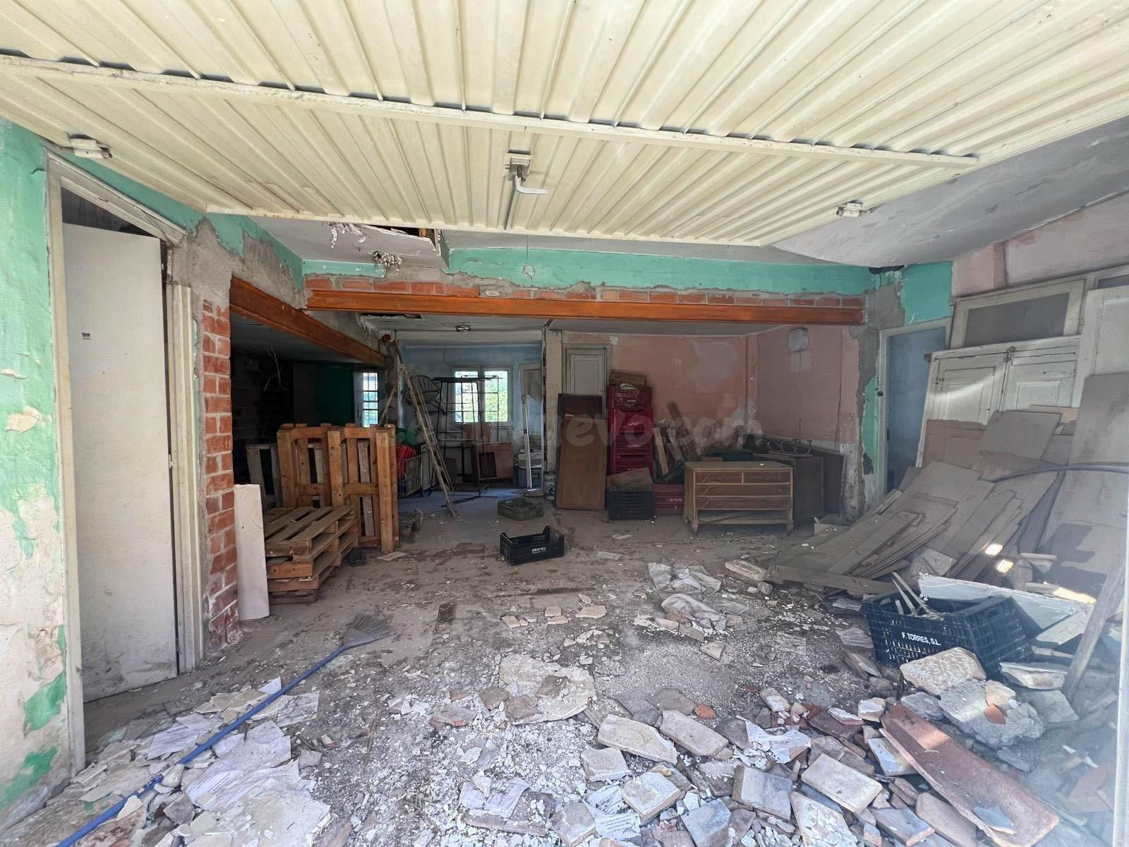 CASA DE PUEBLO A LA VENTA PARA REHABILITAR EN EL CENTRO DE ESPARREGUERA