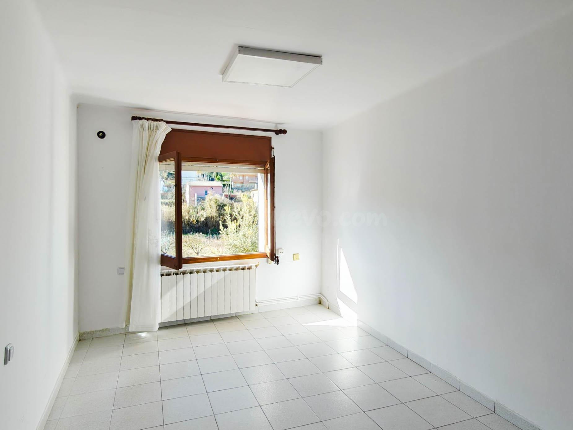 CASA DE PUEBLO ADOSADA EN Monistrol de Calders – ENCANTO RURAL EN EL CORAZÓN DEL MOIANÈS