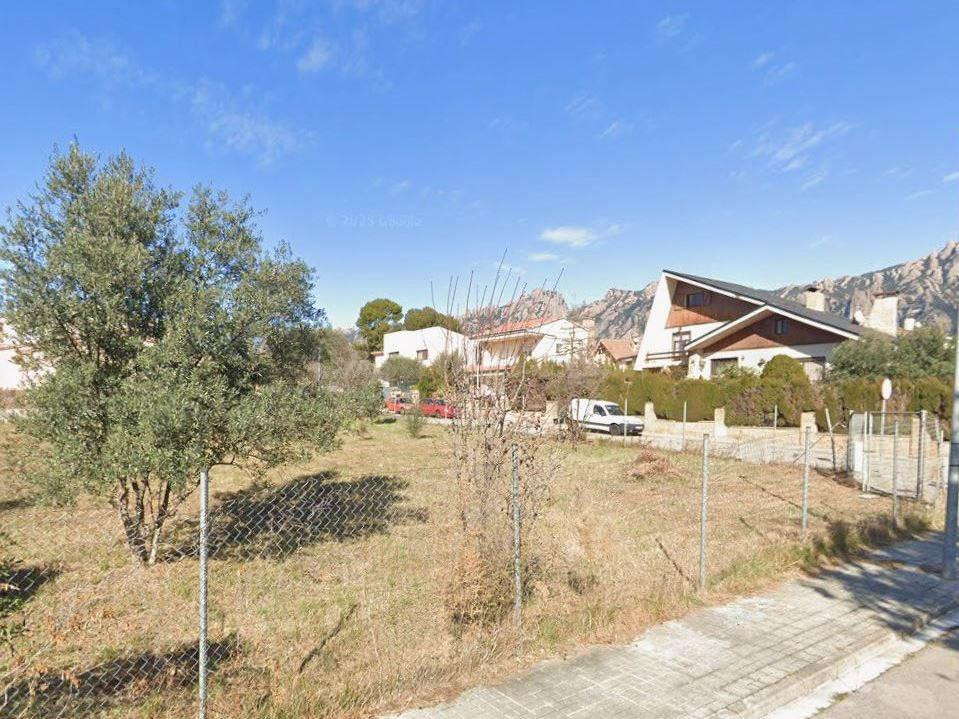 Parcela urbana en venta con vistas a Montserrat Urbanización Can Dalmases.