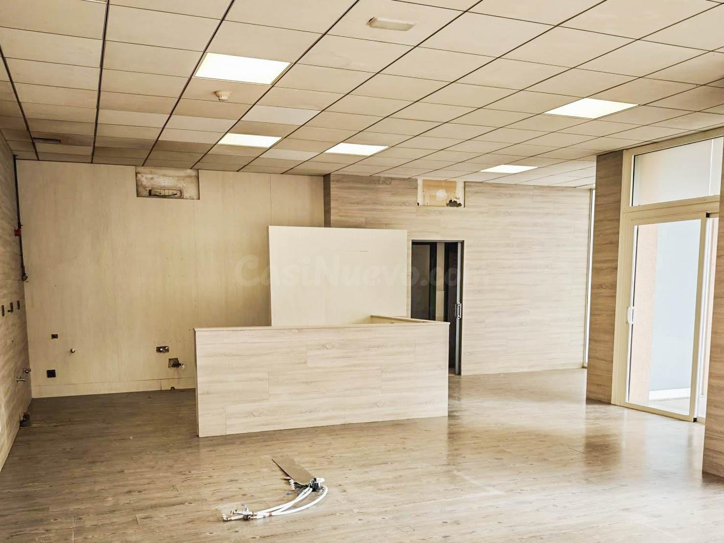 Local comercial en alquiler con gran terraza en Els Closos, Olesa de Montserrat