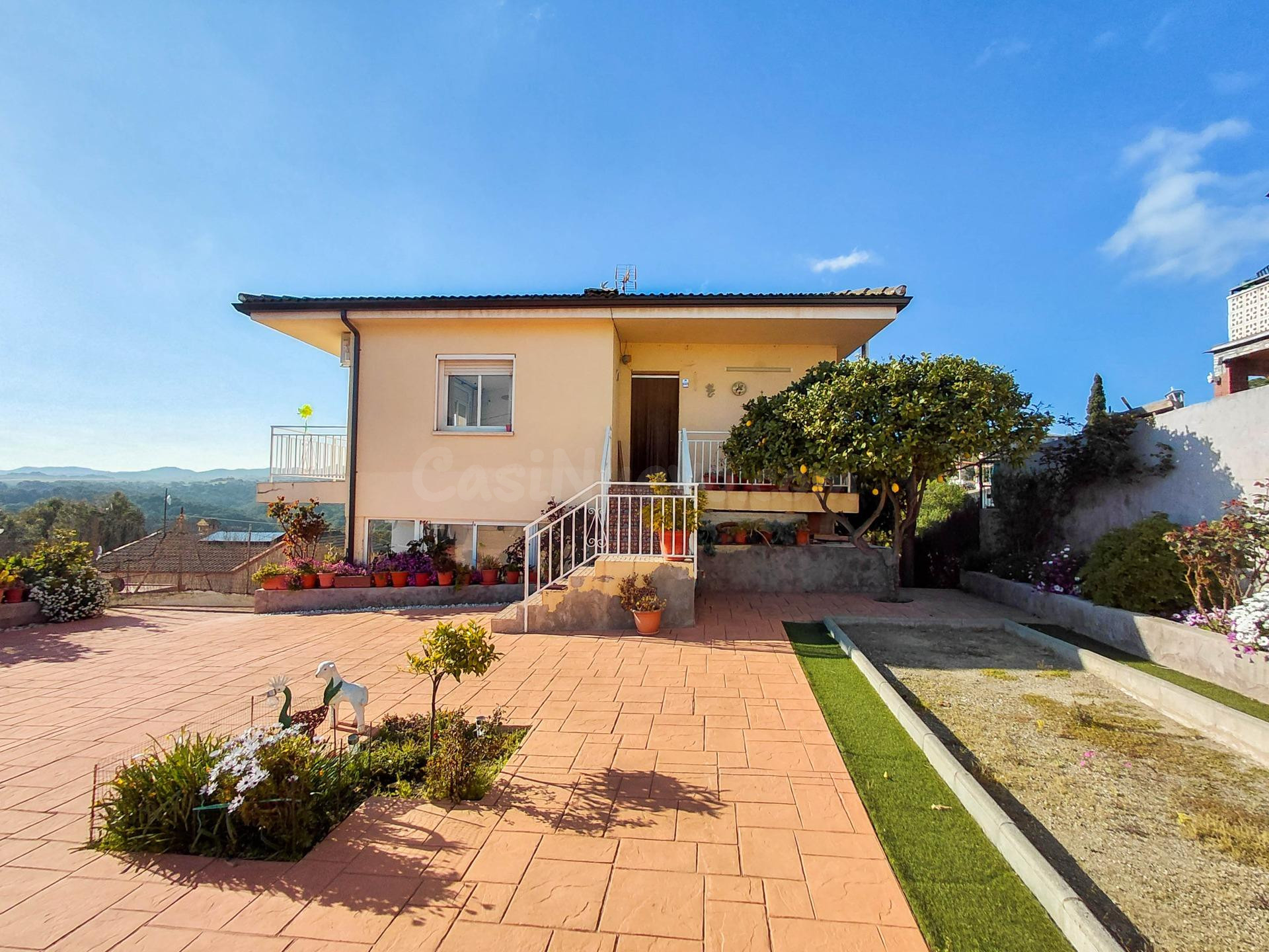 CASA A 4 VIENTOS CON VISTAS PANORÁMICAS EN SERRA ALTA – ENTORNO NATURAL Y PRIVACIDAD