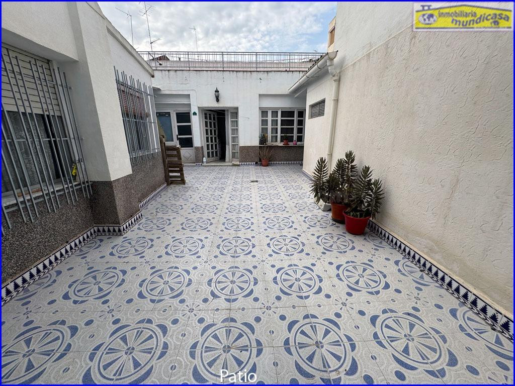 Encantadora Casa de Pueblo en el Corazón de Santomera por €220,000