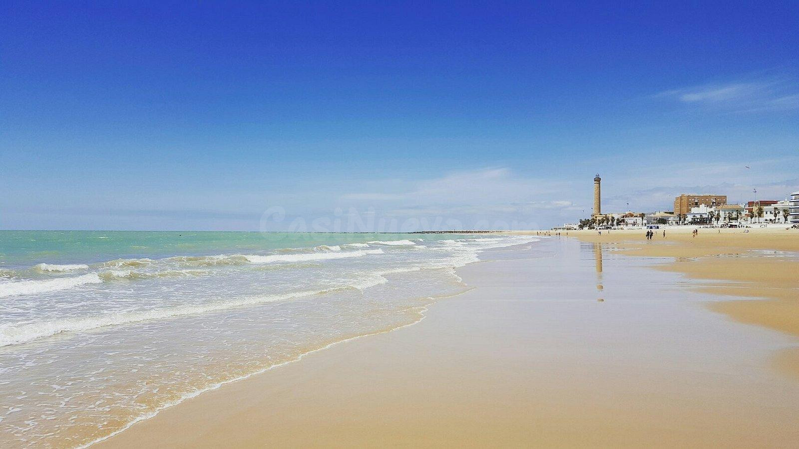 ¿Buscas pasar unos días en Chipiona a escasos metros de la playa? (con garaje incluido)
