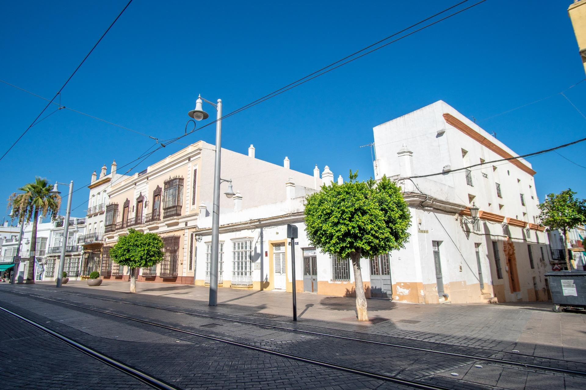¡Oportunidad Única en el Corazón de San Fernando! Local en Venta en Calle Real