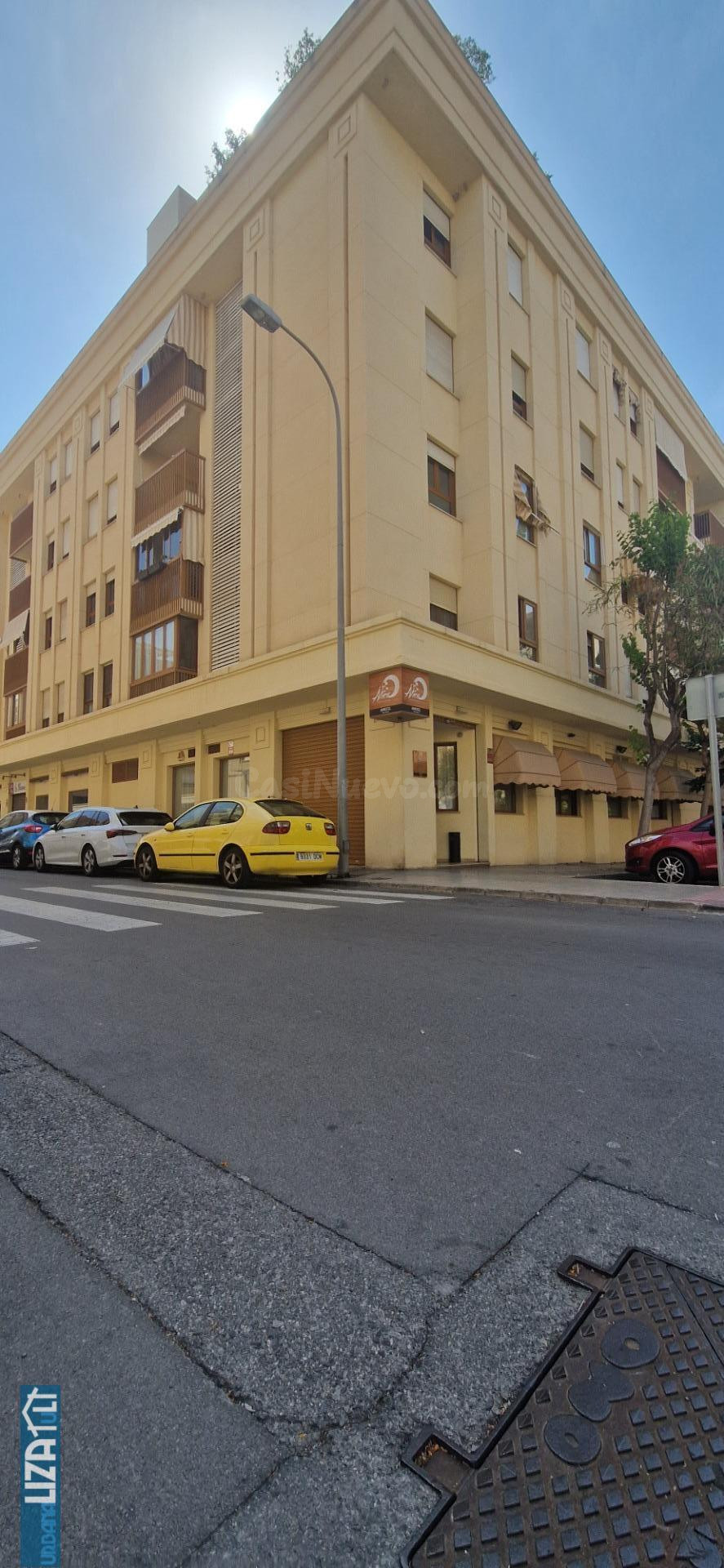 Oportunidad de Inversión: Local Comercial en Esquina a Pie de Calle