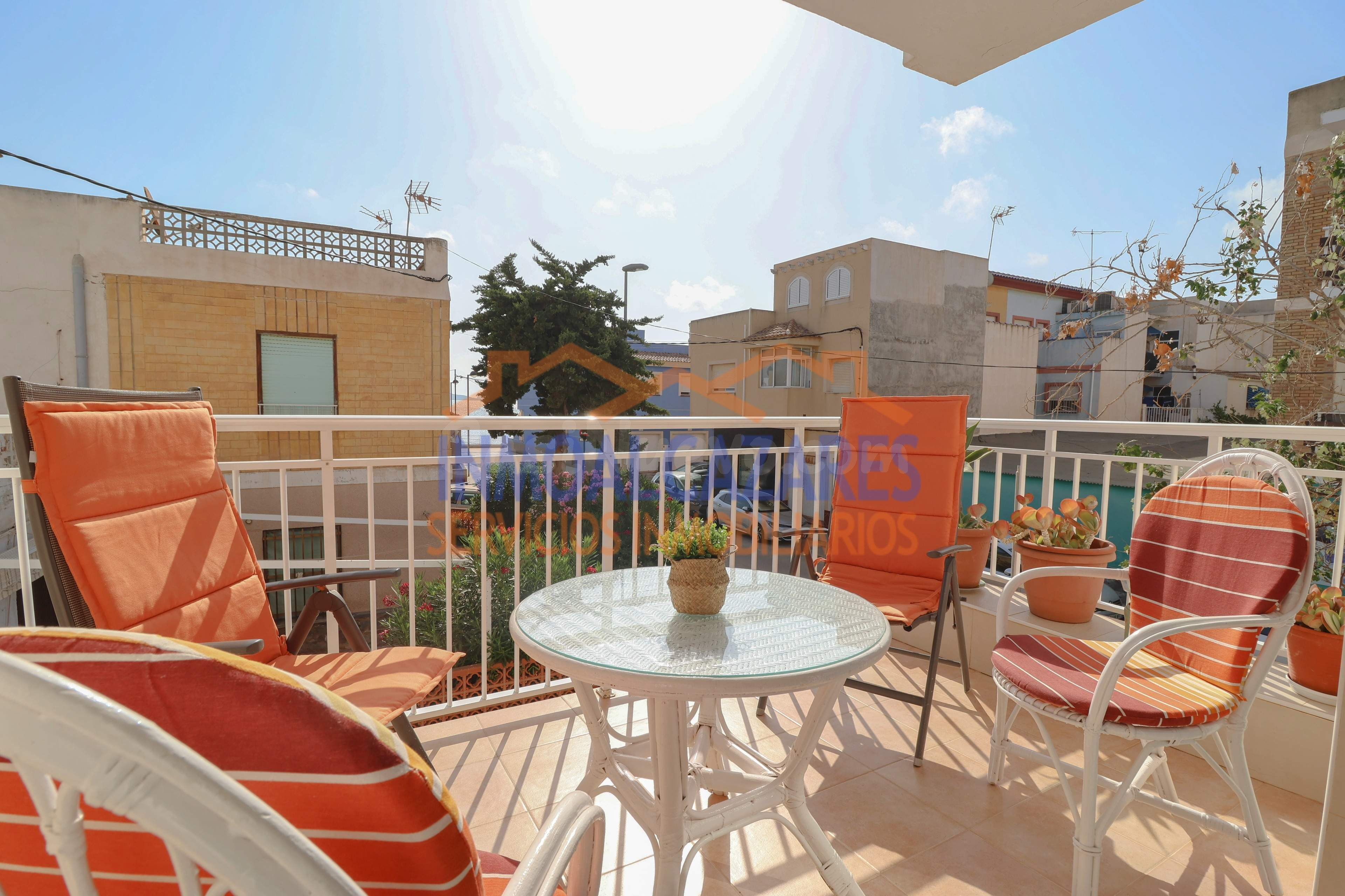 APARTAMENTO DE 3 habitaciones, 1 BAÑO Y SOLARIUM PRIVADO. A 50 M DE LA PLAYA. EN LOS URRUTIAS, CARTAGENA, MURCIA