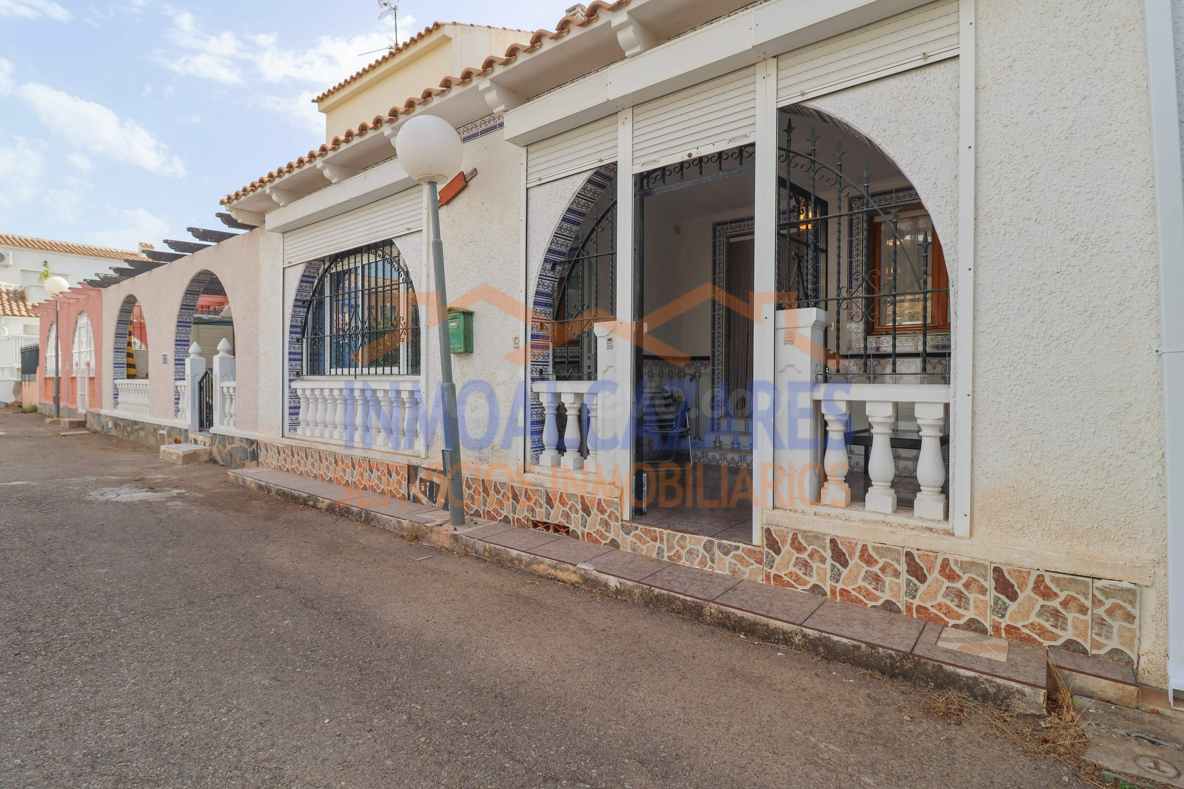DUPLEX DE 4 DORMITORIOS, 2 BAÑOS, PORCHE Y SOLARIUM. EN URB. OASIS, LOS NAREJOS, LOS ALCAZARES, MURCIA.