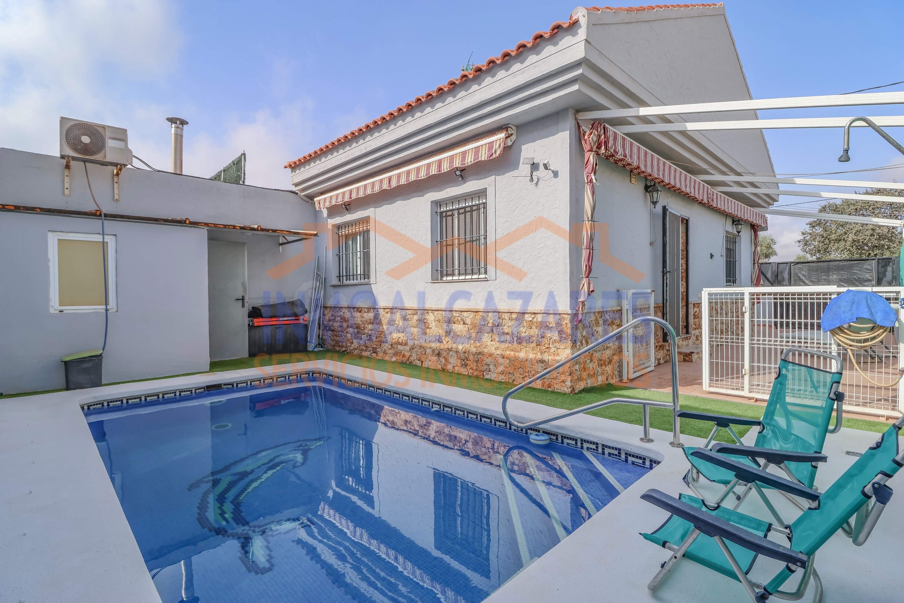 MAGNÍFICO CHALET INDEPENDIENTE DE DOS DORMITORIOS, CON JARDÍN Y PISCINA PRIVADA EN LOS URRUTIAS, CARTAGENA, MURCIA.