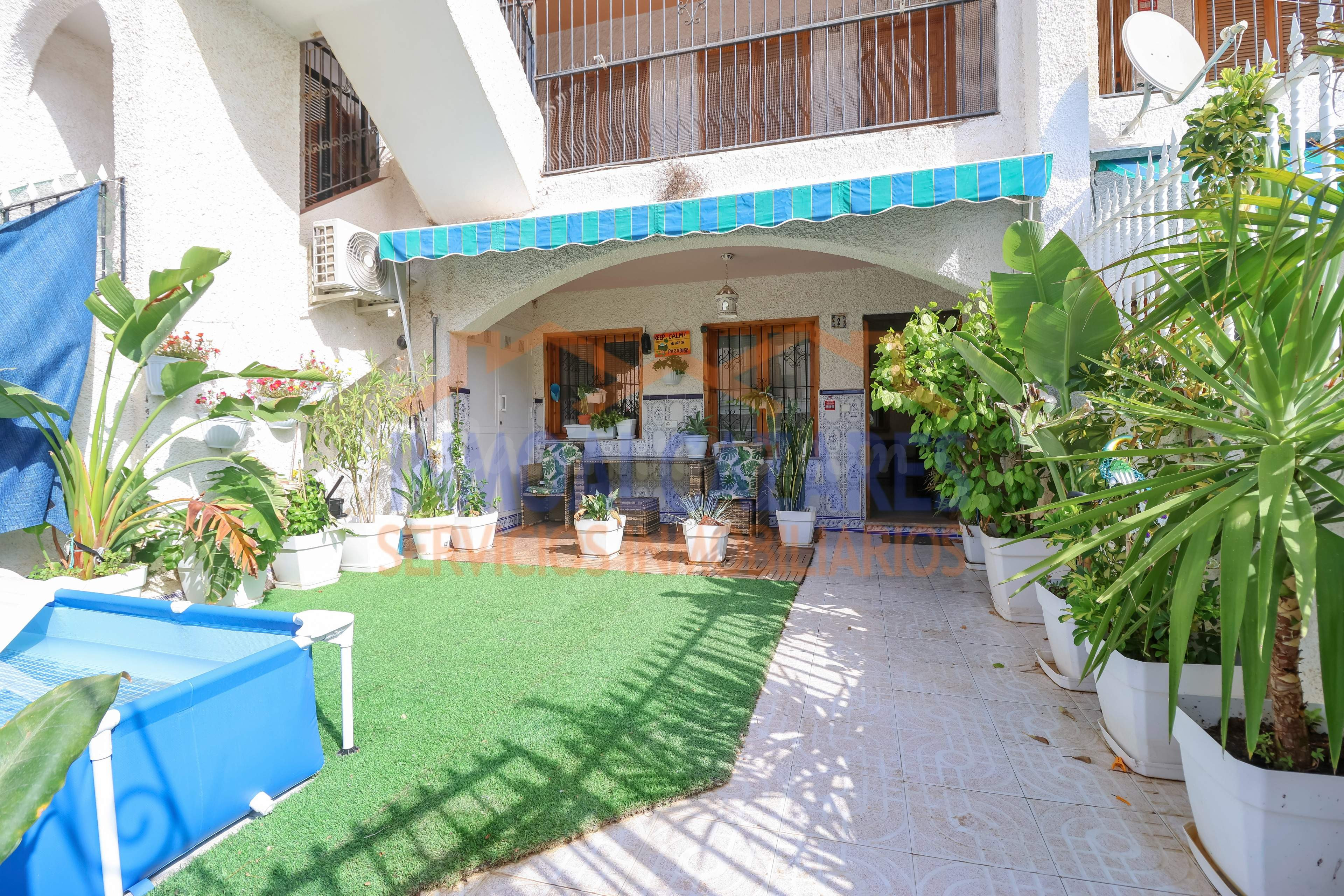 ESPECTACULAR BUNGALOW EN PLANTA BAJA DE 2 DORMITORIOS, CON AMPLIO JARDÍN EN LOS ALCÁZARES