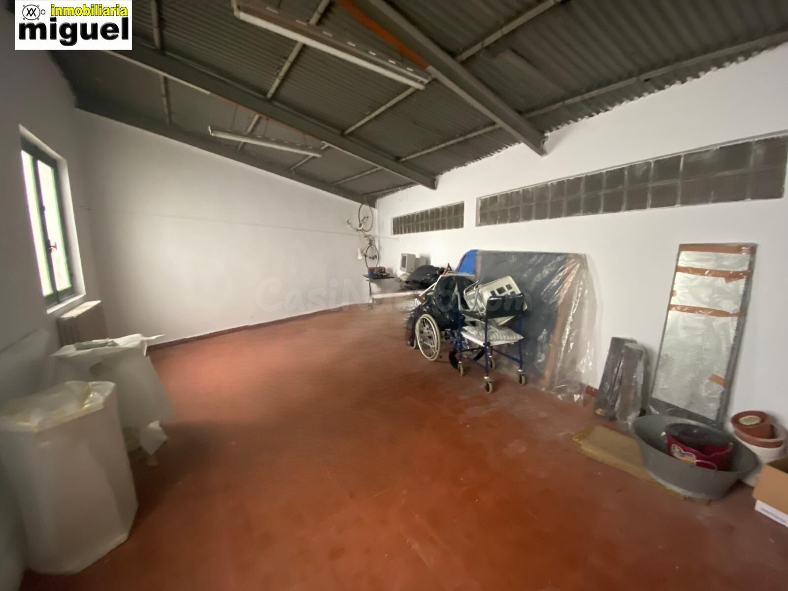 Gran piso de 321m2 con garaje cerrado y aparcamiento en urba - foto 4
