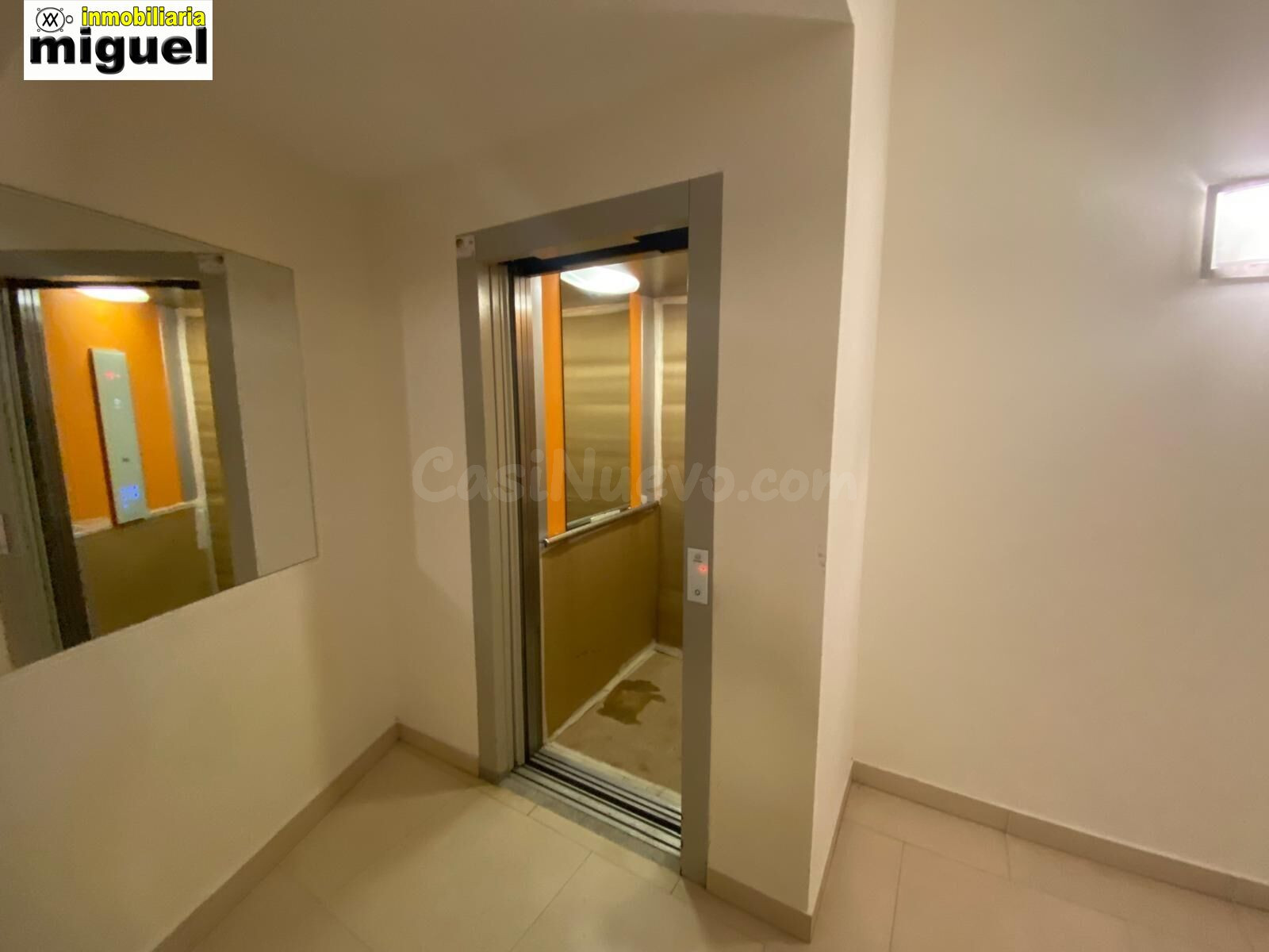 Gran piso de 321m2 con garaje cerrado y aparcamiento en urba - foto 5