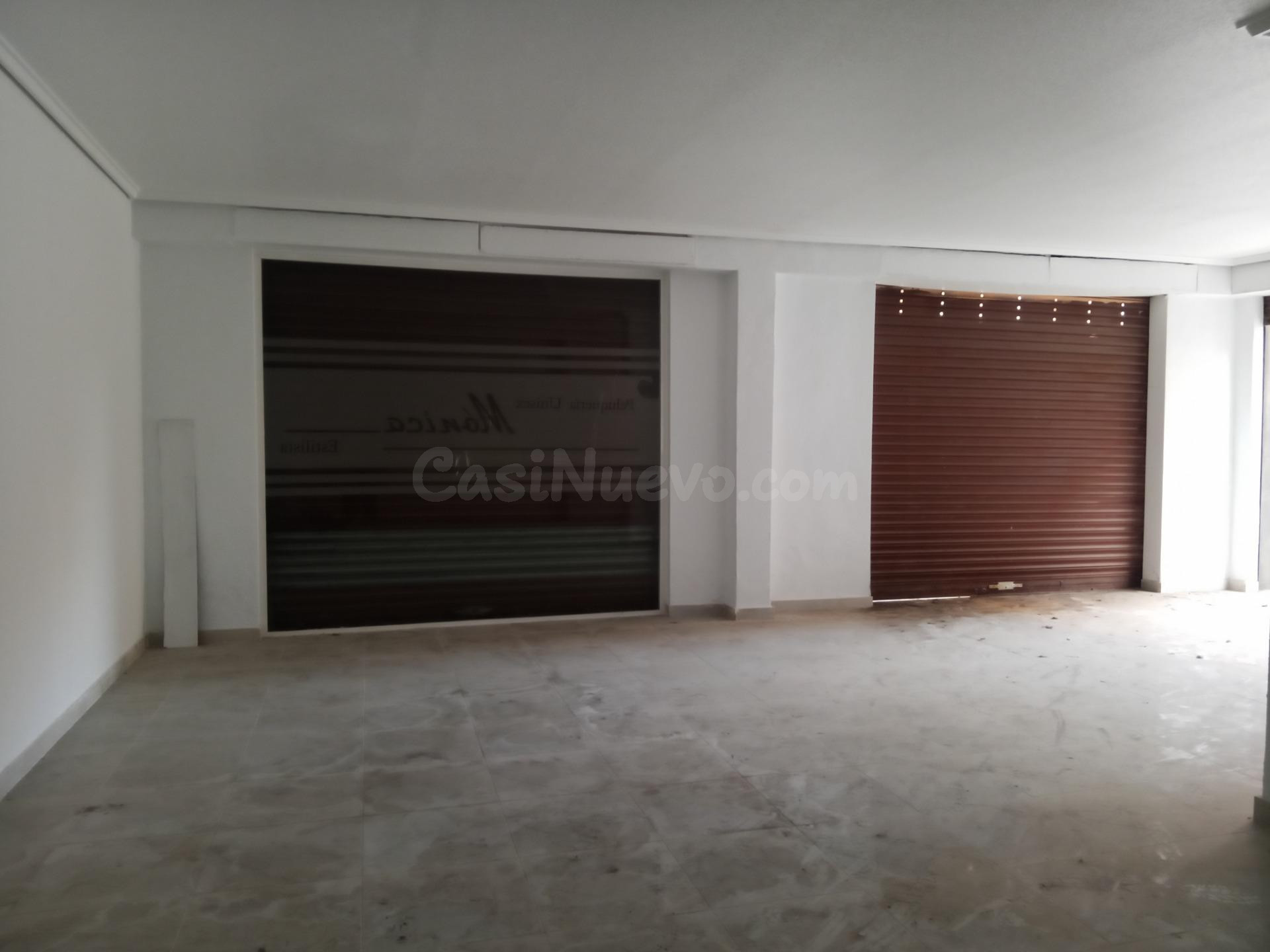 Amplio Local Comercial en Esquina - Ideal para Oficinas o Academia en Elche