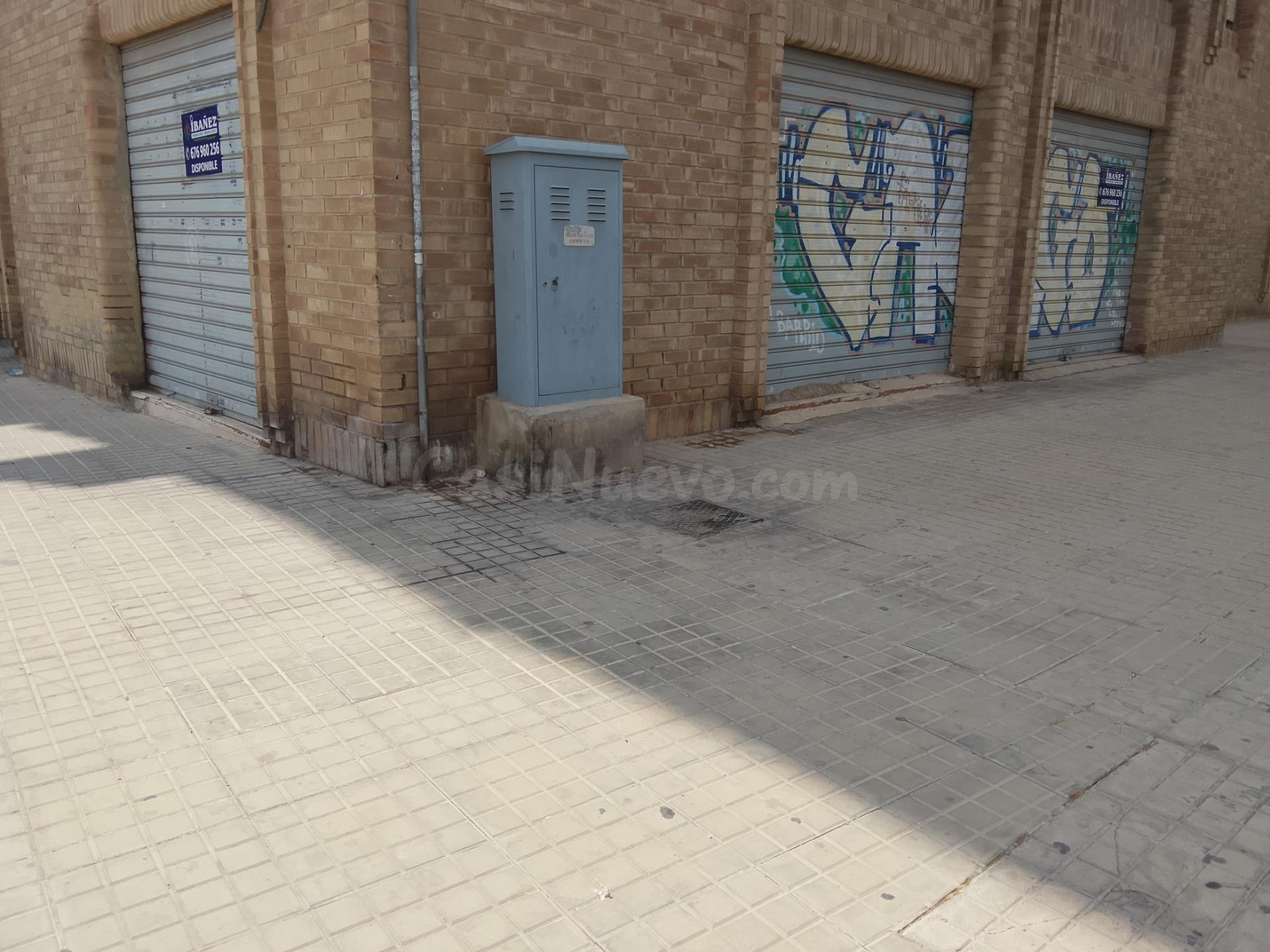 Amplio Local Comercial en Esquina - Oportunidad en San Crispín, Elche