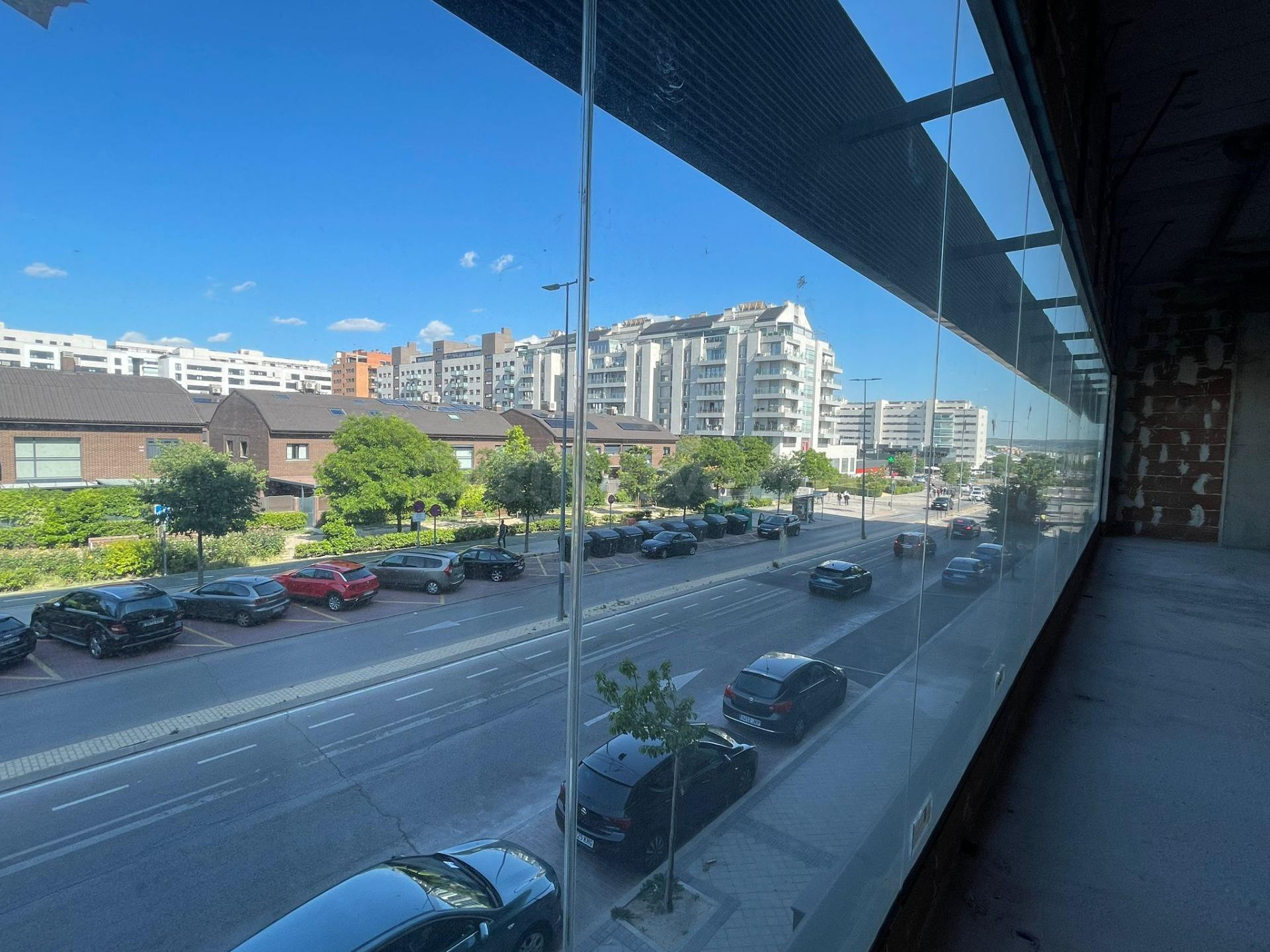 LOCAL EN ESQUINA CON DOS PLANTAS  Y TERRAZA  RIVAS FUTURA