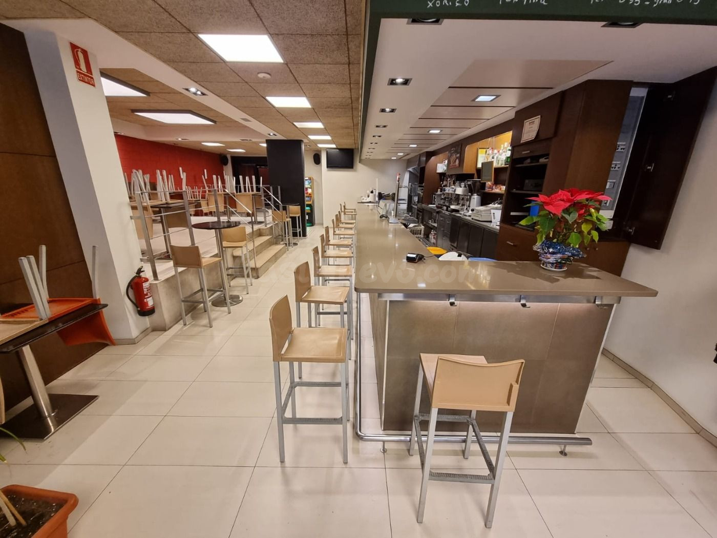 VENTA O TRASPASO DE LOCAL EN IGUALADA CENTRO EN PLENO FUNCIONAMIENTO!!