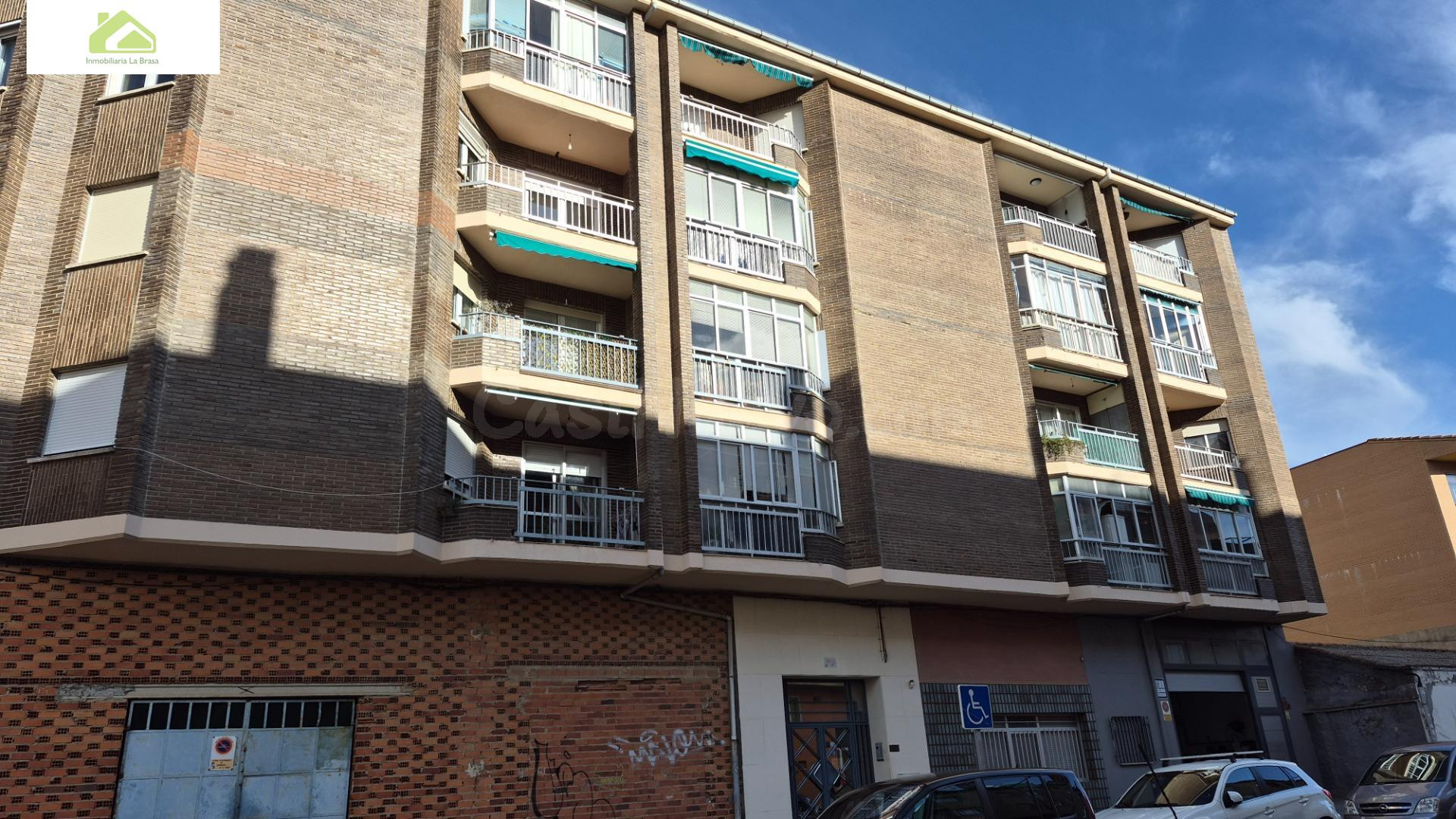 piso en venta zona crta de la hiniesta,3 habitaciones,ascens