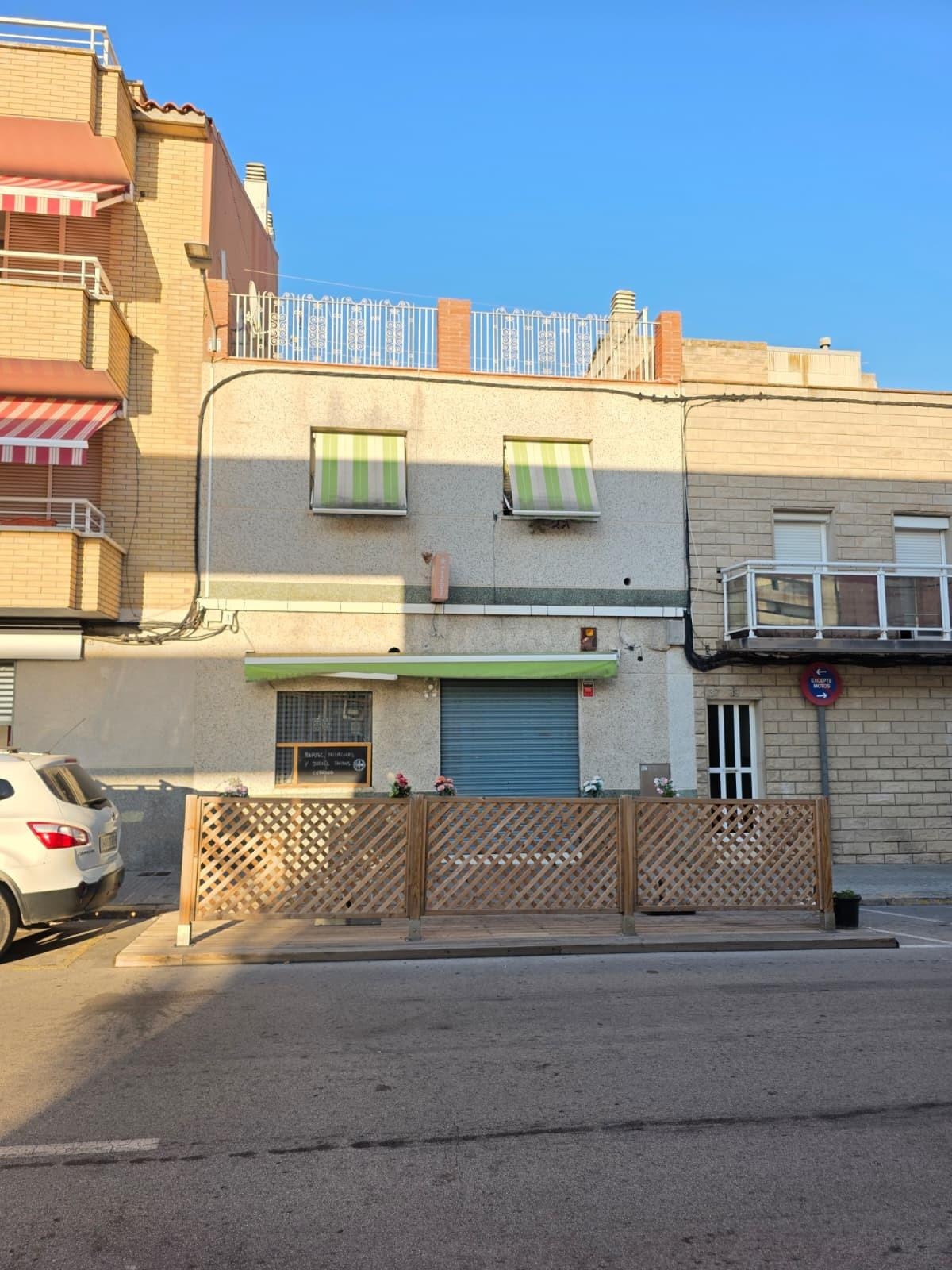 VENTA CASA EN IGUALADA ZONA B. FÁTIMA 2 PISOS INDEPENDIENTES Y LOCAL!!