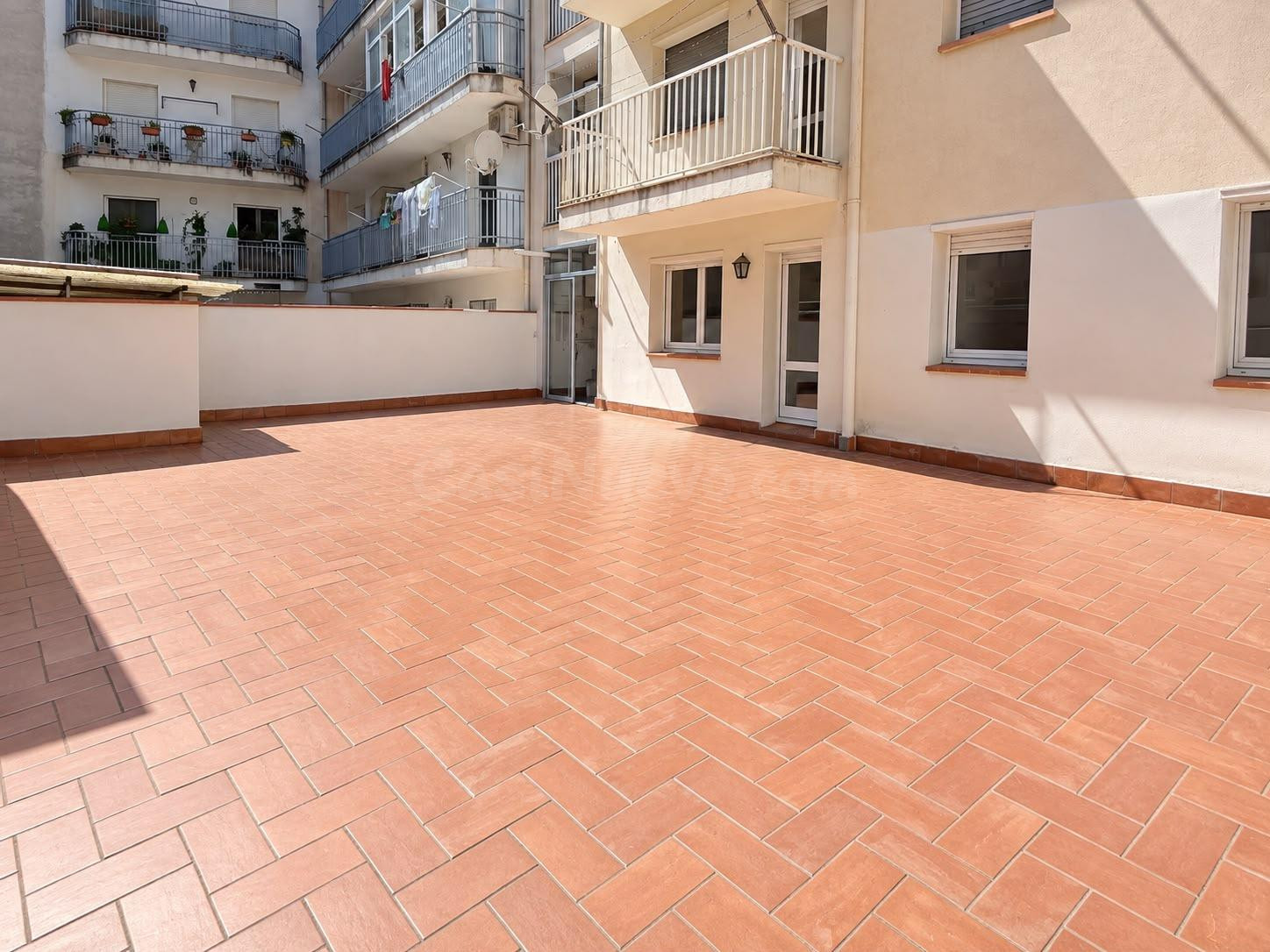 VENTA PISO EN IGUALADA ZONA SET CAMINS 4 habitaciones Y TERRAZA DE 75M2!!